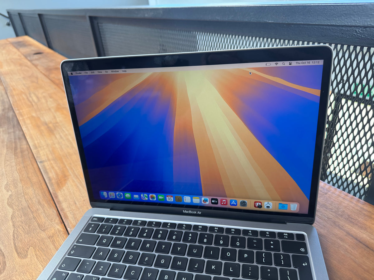 Pre-owned Apple 13" Macbook Air M1 2020 - A/B-Grade