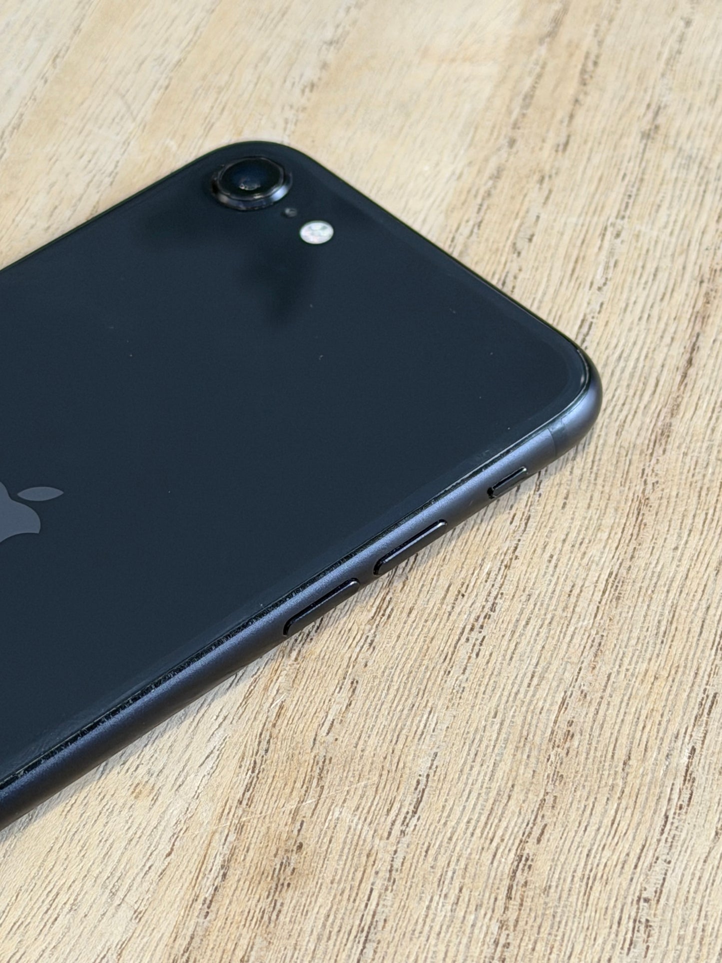 Pre-owned Apple iPhone SE2 (64GB Black, 2020) - A/B-grade