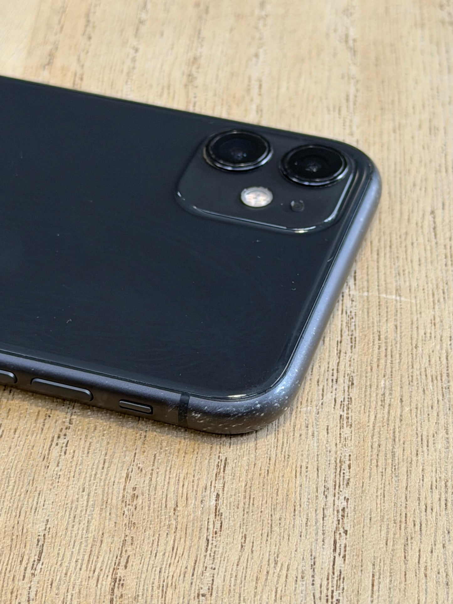 Pre-owned Apple iPhone 11 (64GB Black) - B-grade