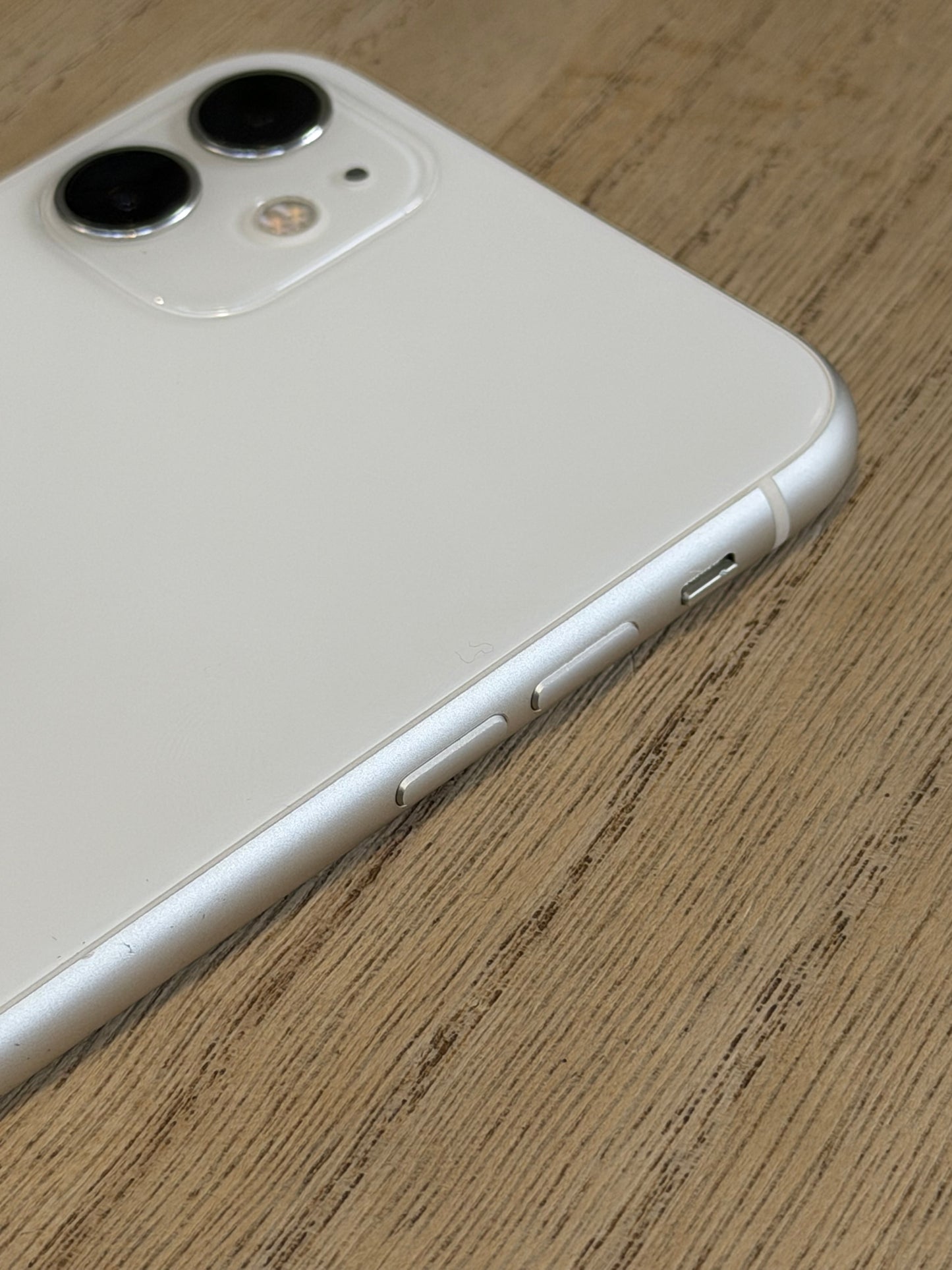 Pre-owned Apple iPhone 11 (64GB White) - A-grade