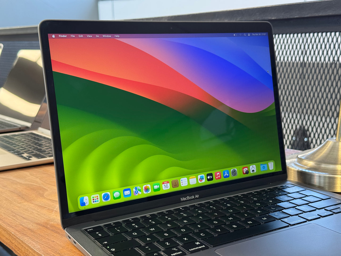 Pre-owned Apple 13" Macbook Air M1 2020 - A/B-Grade