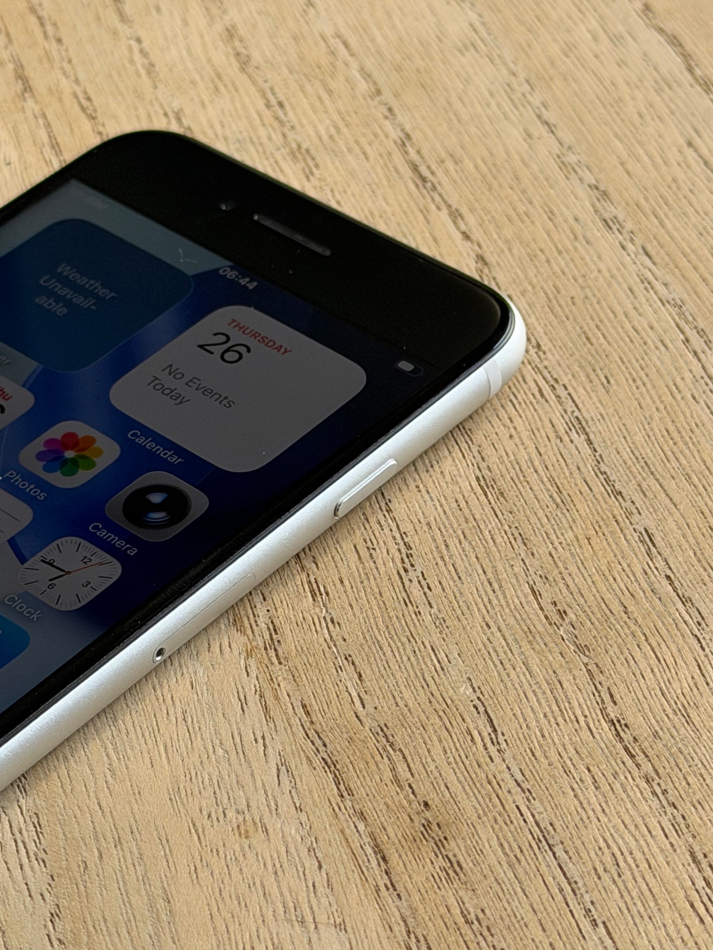 Pre-owned Apple iPhone SE2 (64GB White, 2020) - A-grade