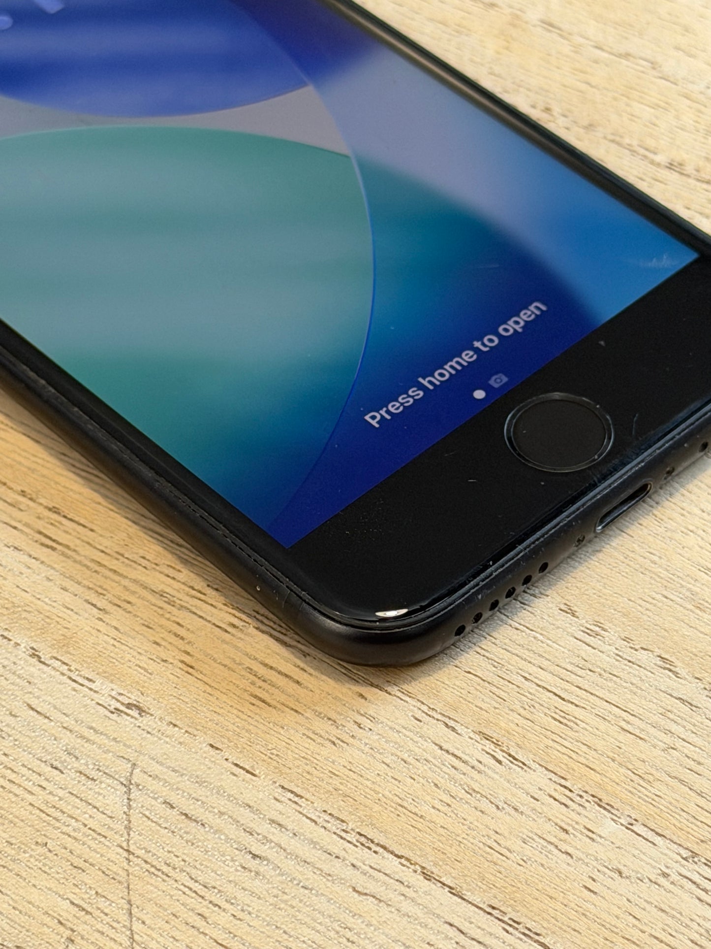 Pre-owned Apple iPhone SE2 (64GB Black, 2020) - B-grade