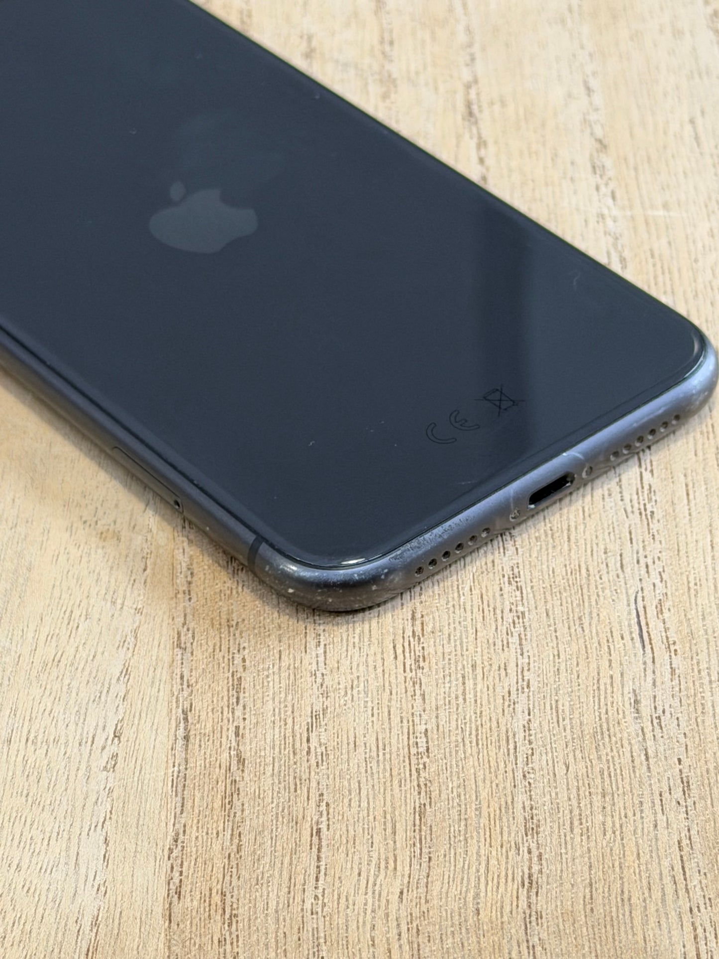 Pre-owned Apple iPhone 11 (64GB Black) - B-grade