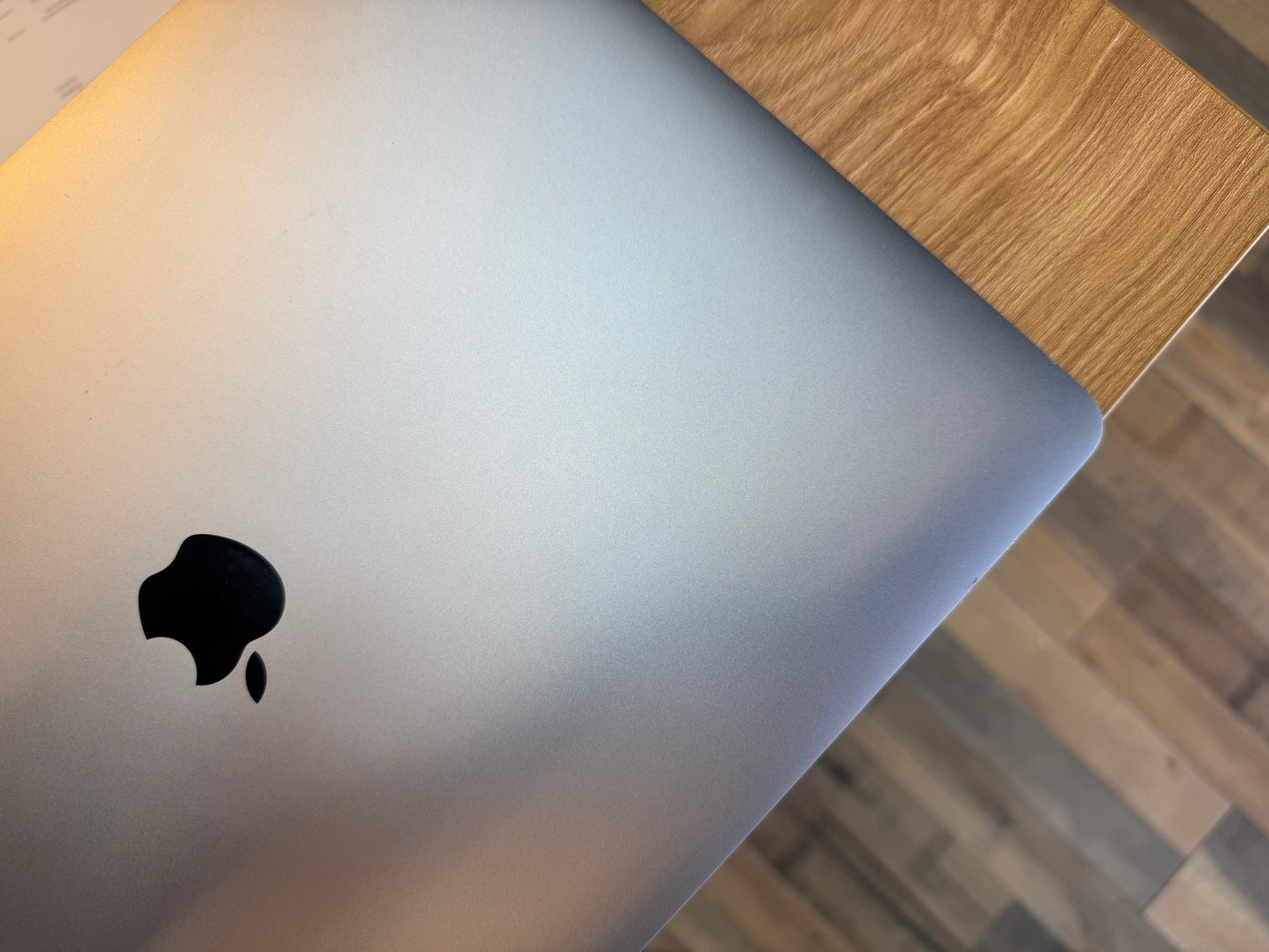 Pre-owned 15" Macbook Pro i7 2017 Touchbar - A/B-grade