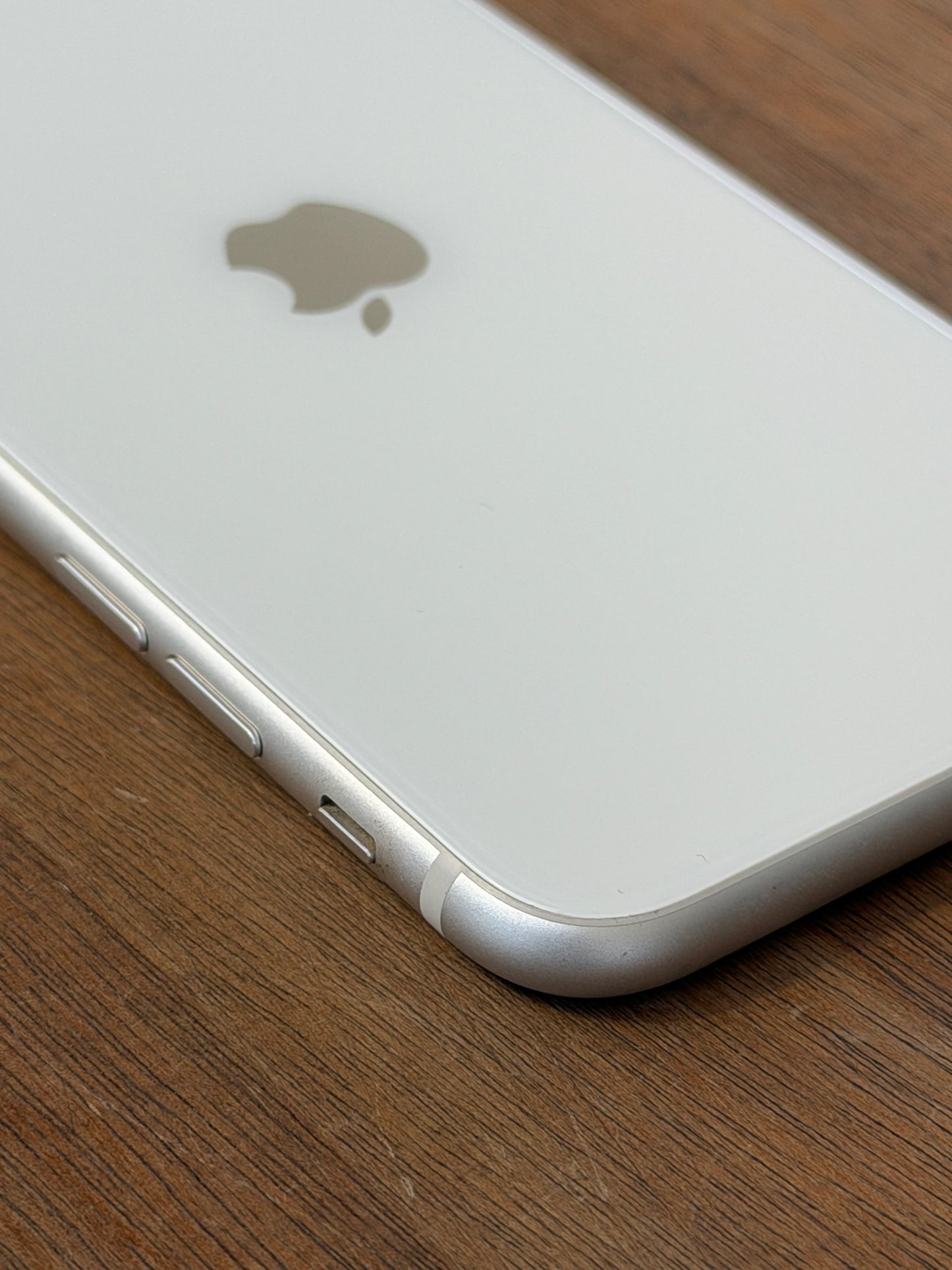 Pre-owned Apple iPhone SE3 (64GB White) - A-grade