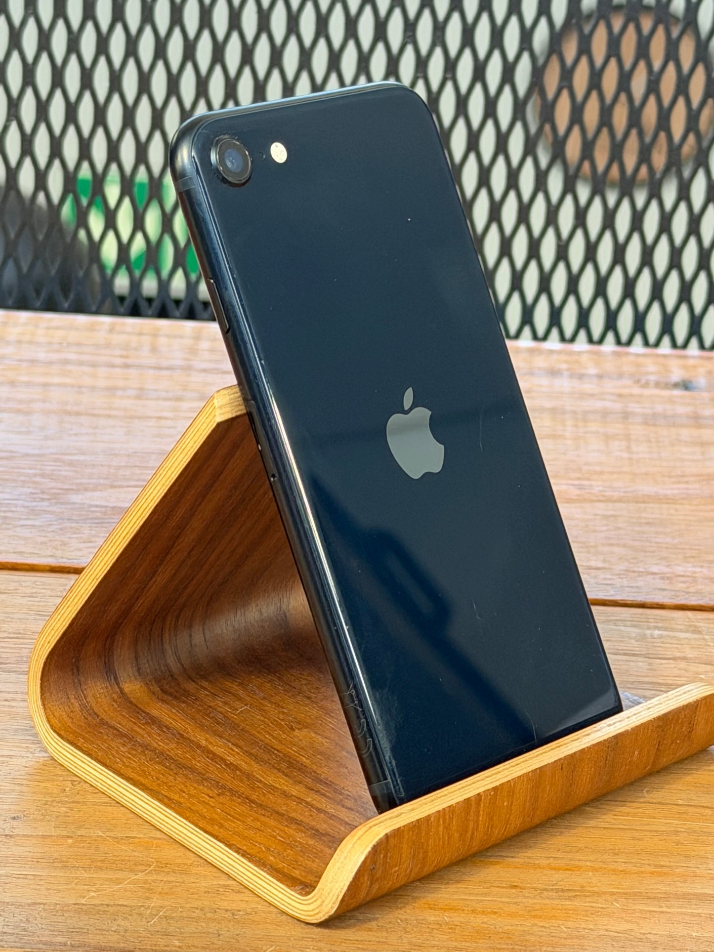 Pre-owned Apple iPhone SE3 (64GB Black, 2022) - A-grade