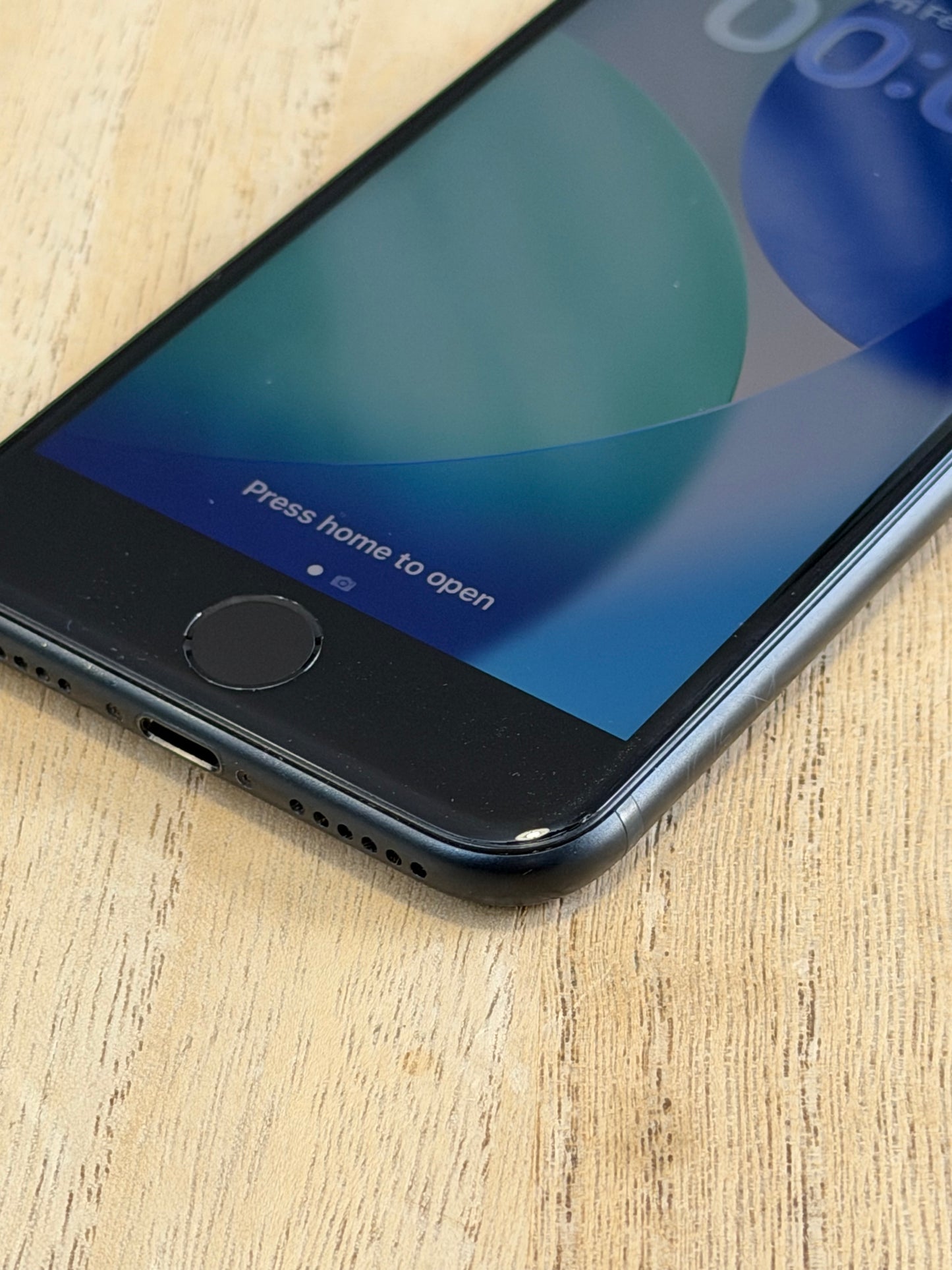 Pre-owned Apple iPhone SE3 (64GB Black, 2022) - A-grade