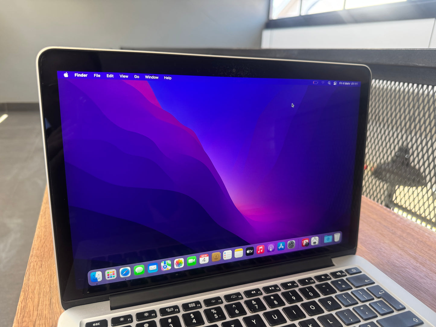 Pre-owned Apple 13" Macbook Pro i5 (2015, 256gb) - B-grade