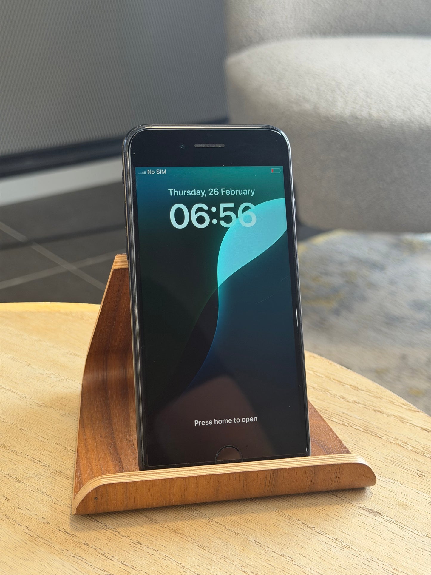 Pre-owned Apple iPhone SE2 (64GB Black, 2020) - B-grade