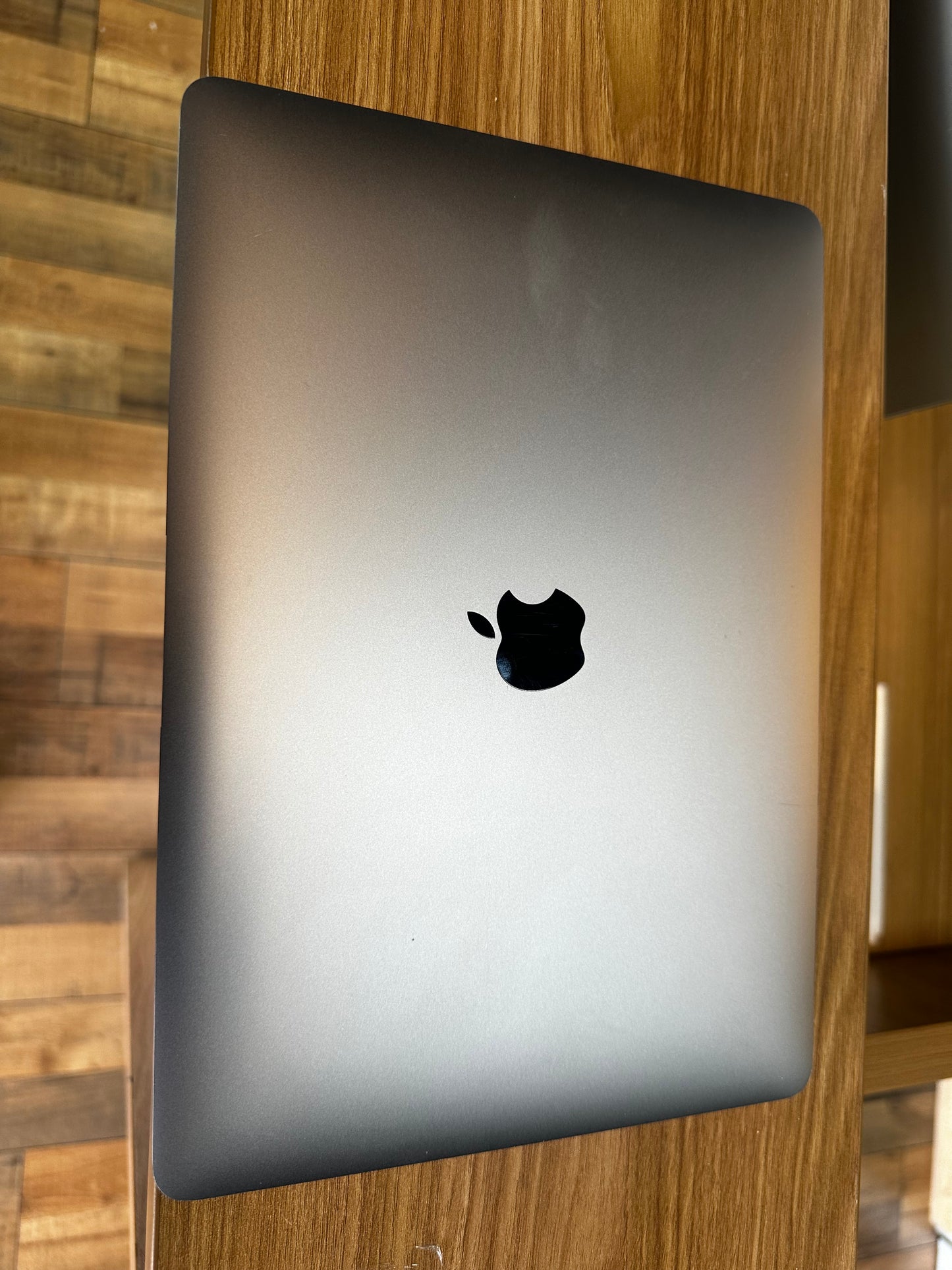 Pre-owned Apple 13" Macbook Air M1 2020 - A/B-Grade
