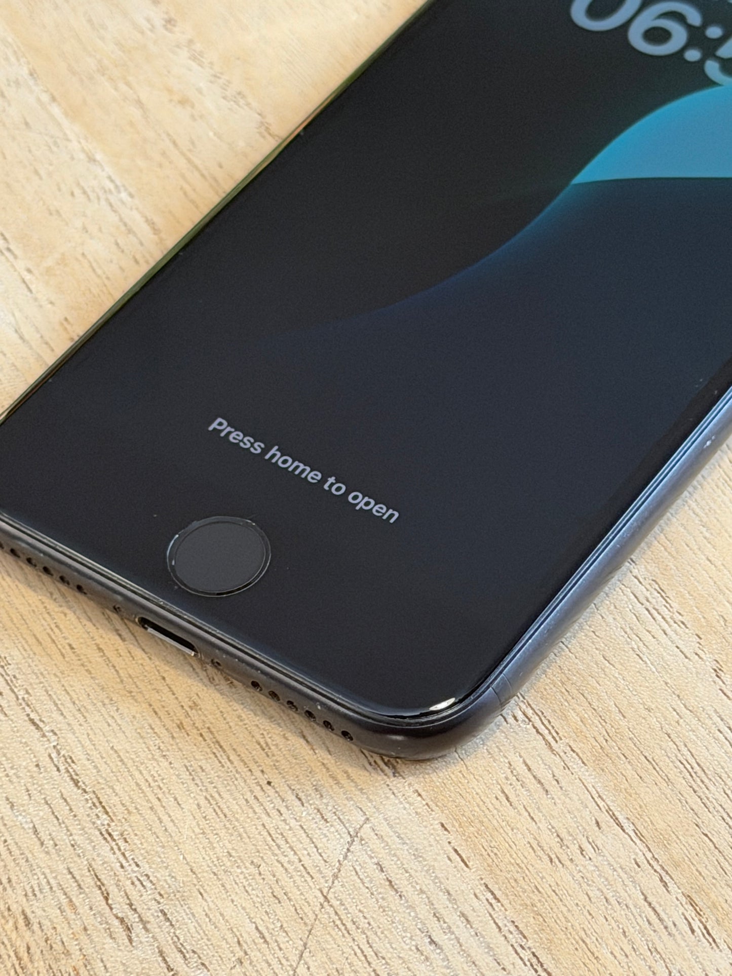 Pre-owned Apple iPhone SE2 (64GB Black, 2020) - B-grade