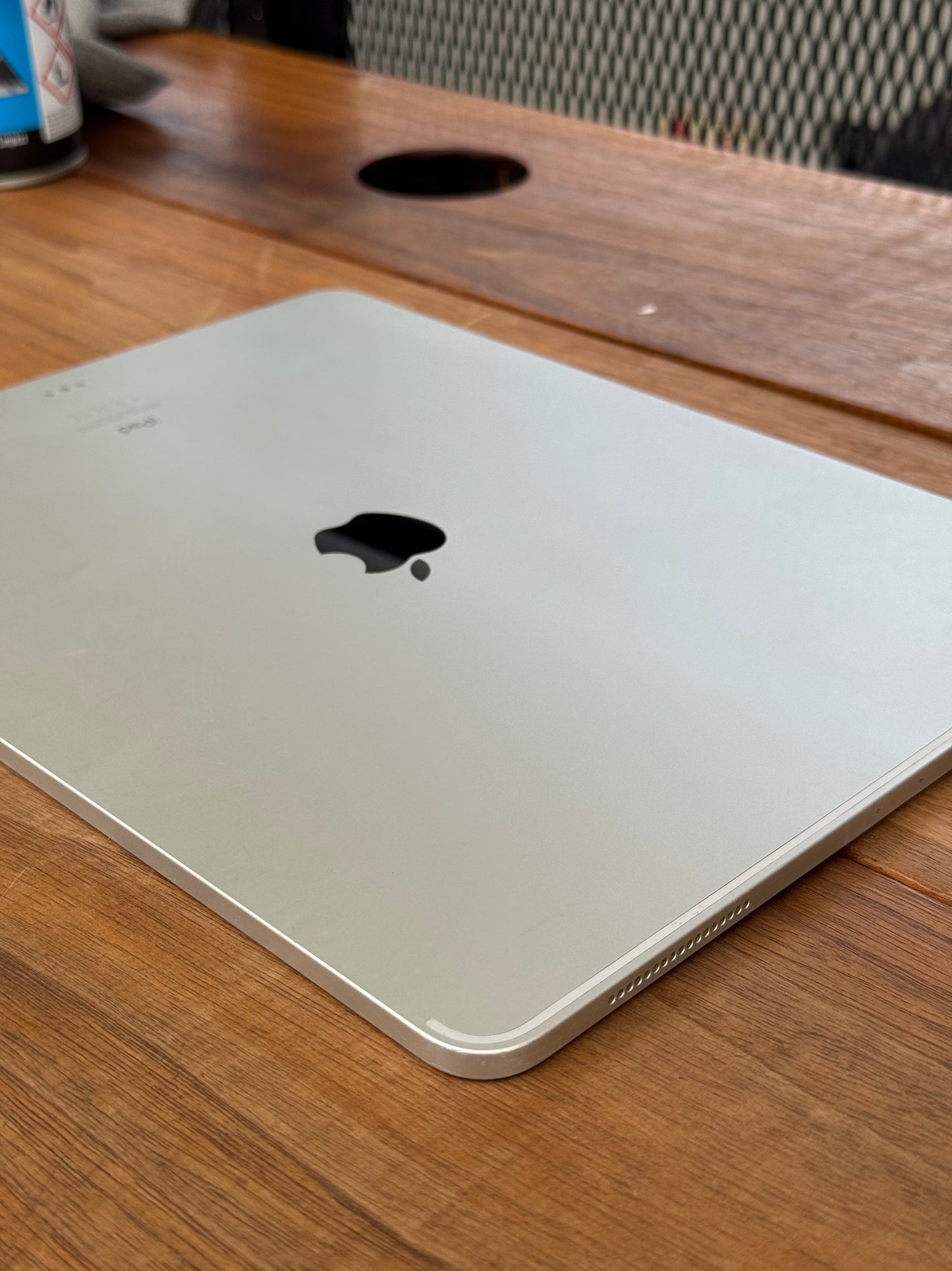 Pre-owned 12.9" iPad Pro (Wi-Fi, 128GB) 4th Generation - B-grade