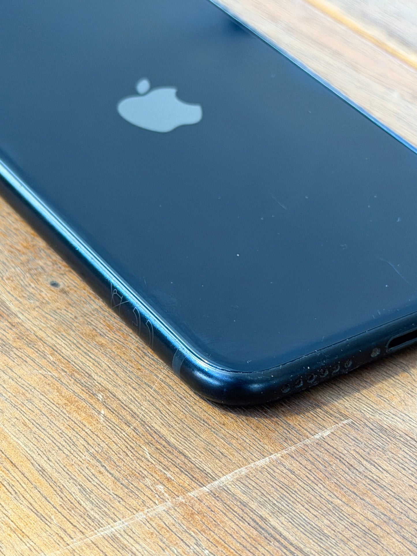 Pre-owned Apple iPhone SE3 (64GB Black, 2022) - A-grade