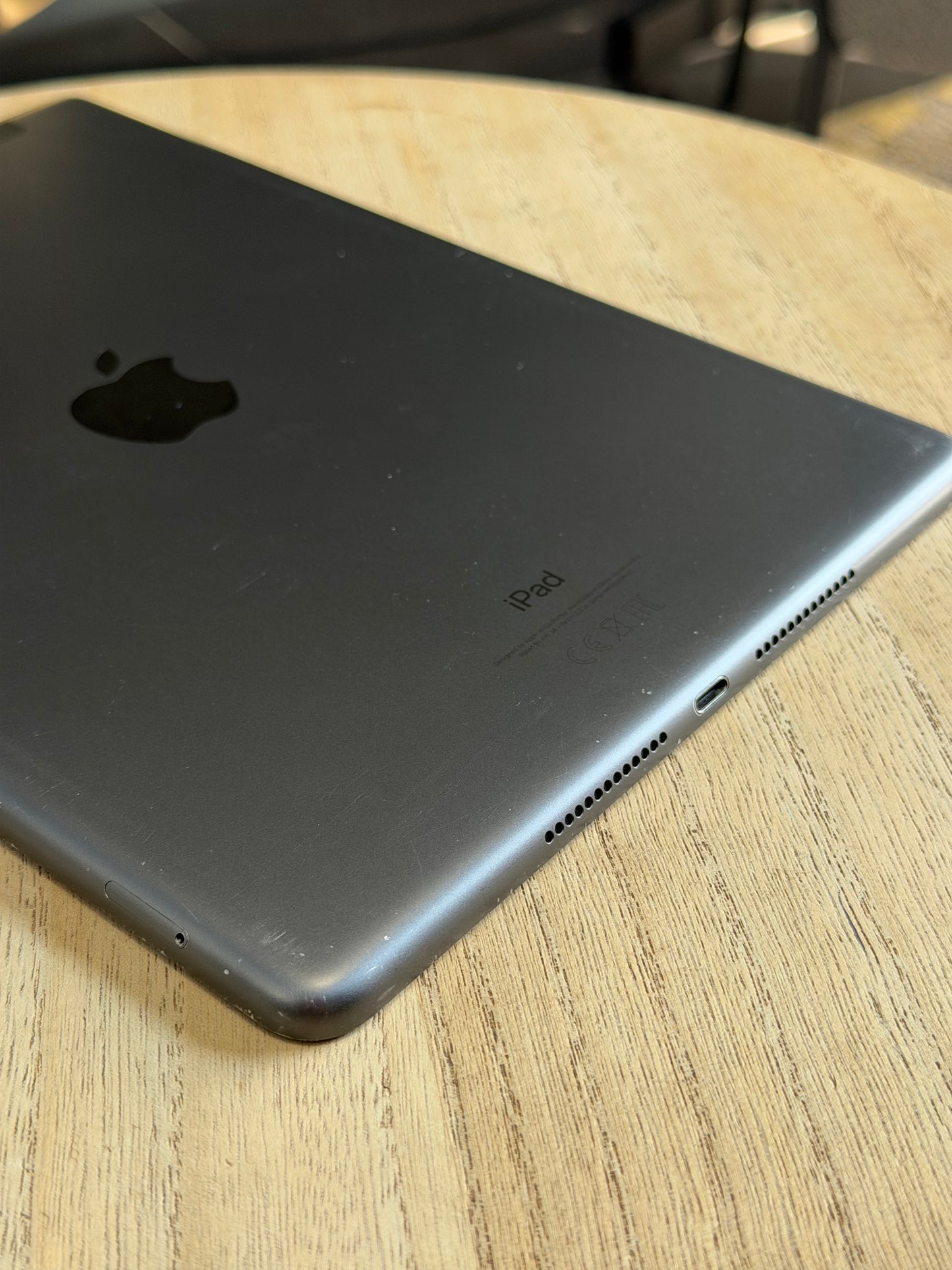 Pre-owned 10.5" iPad 9th Gen (Wi-Fi & LTE, 64GB, Space Grey) - A-grade