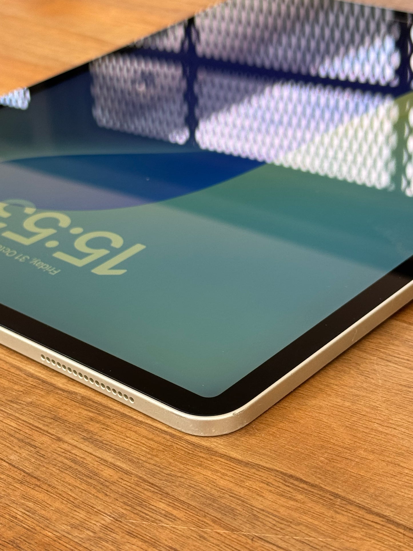 Pre-owned 12.9" iPad Pro (Wi-Fi, 128GB) 4th Generation - B-grade