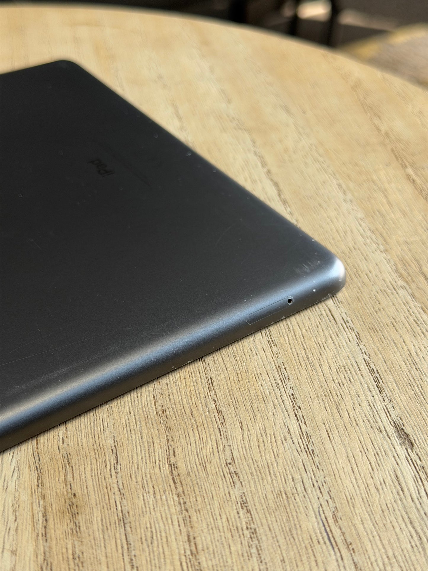 Pre-owned 10.5" iPad 9th Gen (Wi-Fi & LTE, 64GB, Space Grey) - A-grade