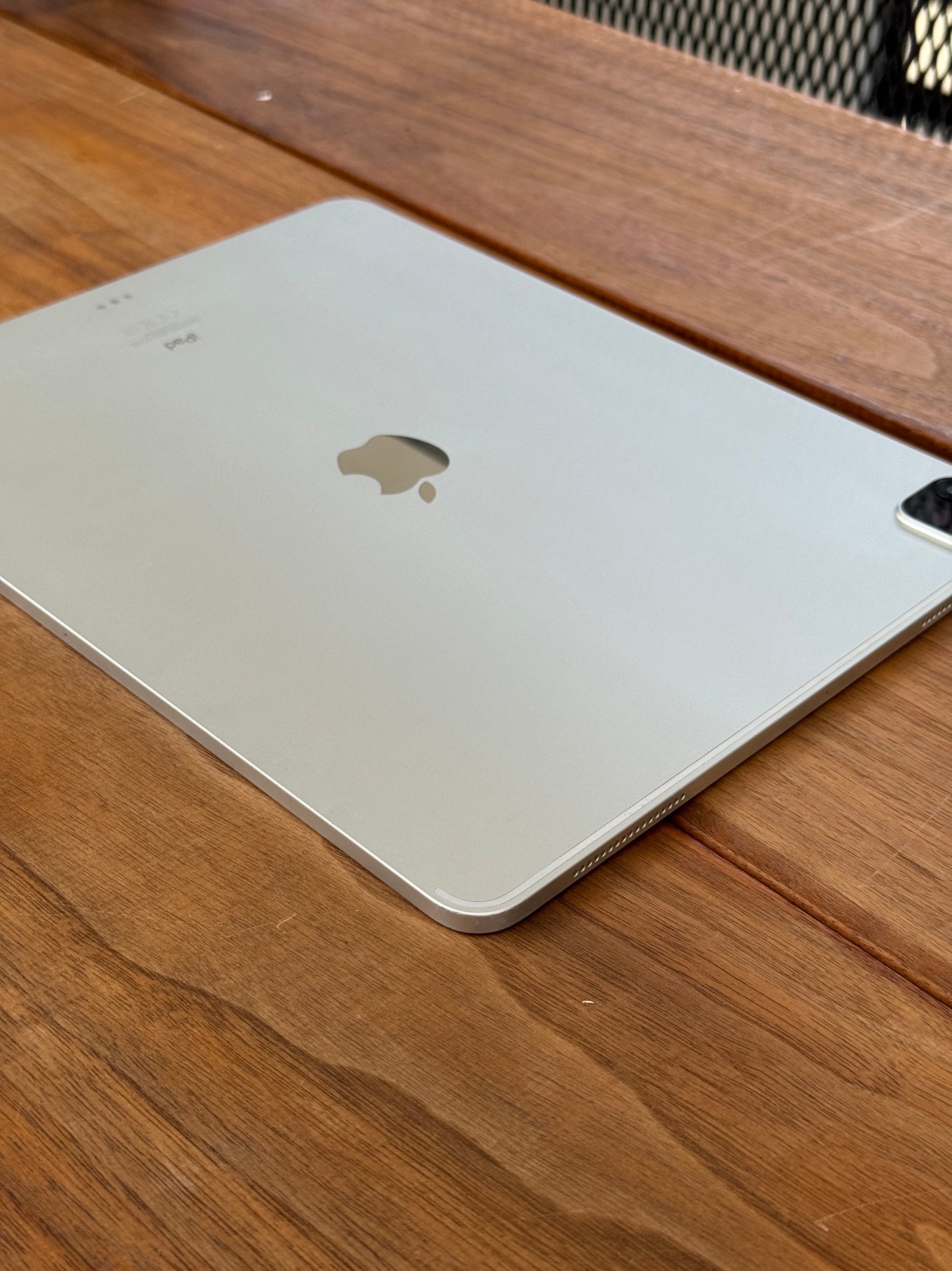 Pre-owned 12.9" iPad Pro (Wi-Fi, 128GB) 4th Generation - B-grade