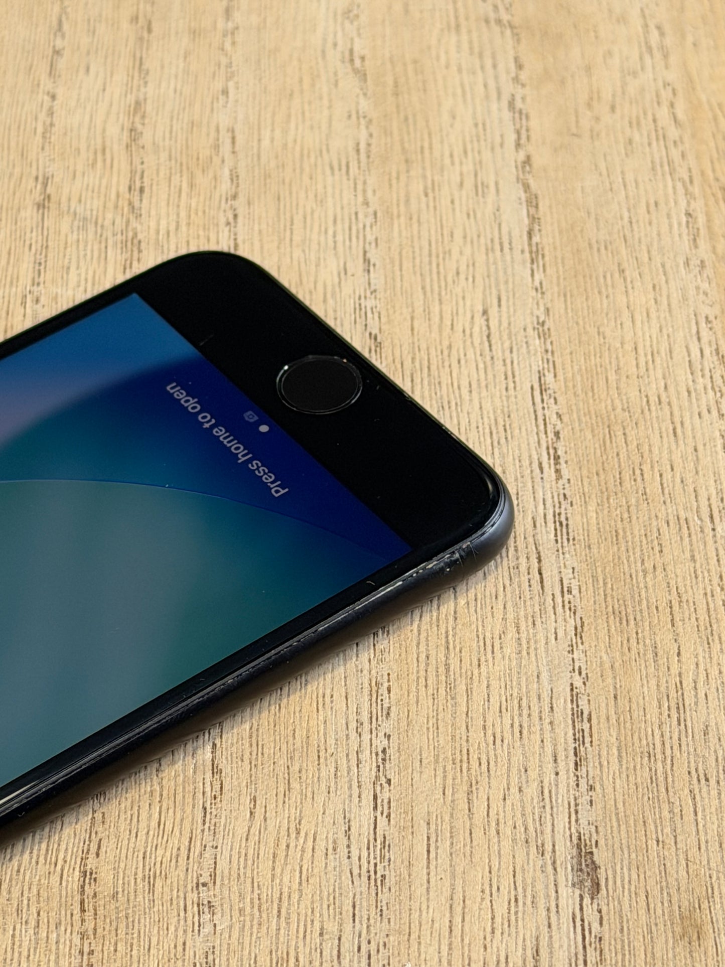 Pre-owned Apple iPhone SE2 (64GB Black, 2020) - A/B-grade