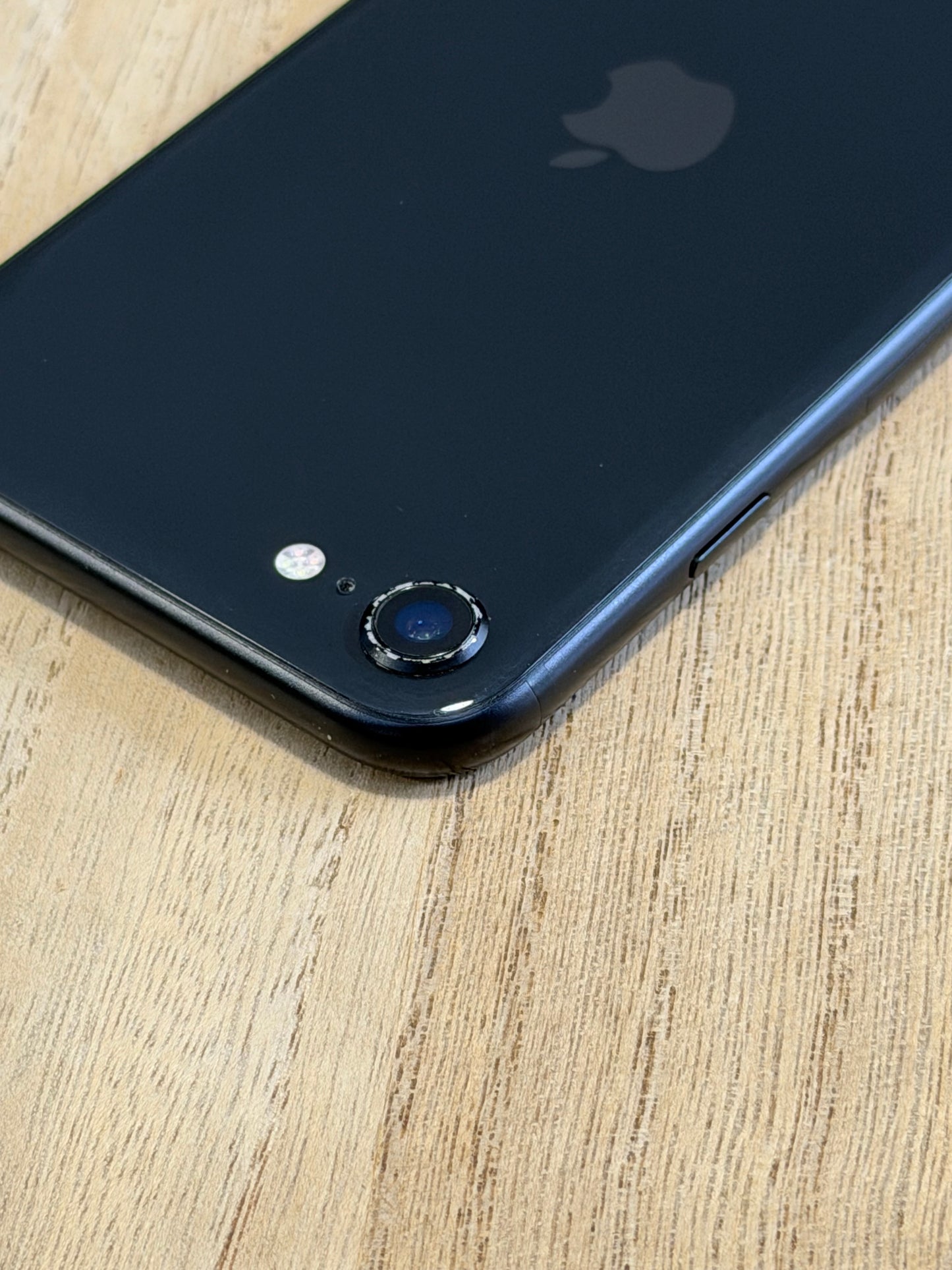 Pre-owned Apple iPhone SE2 (64GB Black, 2020) - A-grade