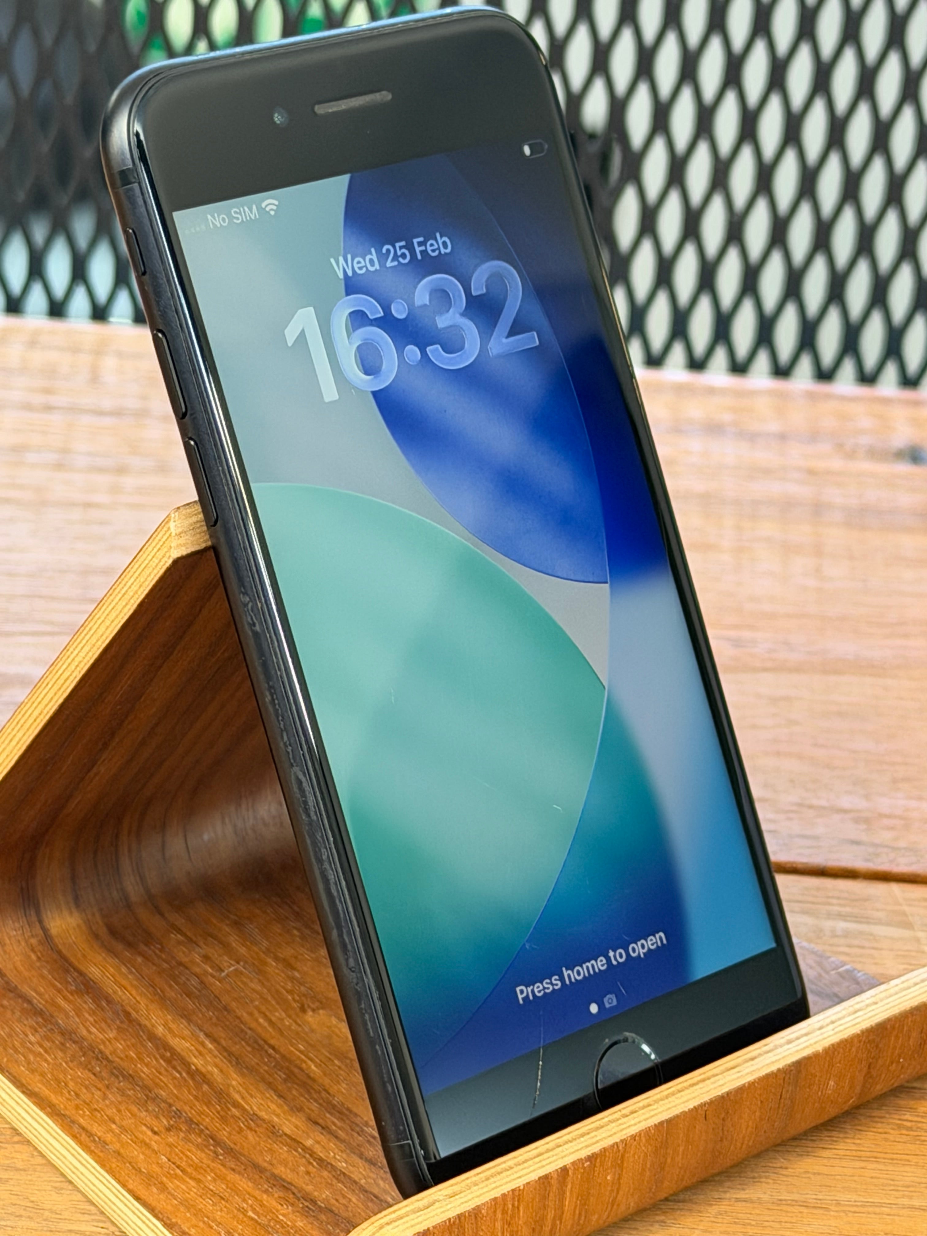 Pre-owned Apple iPhone SE2 (64GB Black) - A-grade – Phone Factory