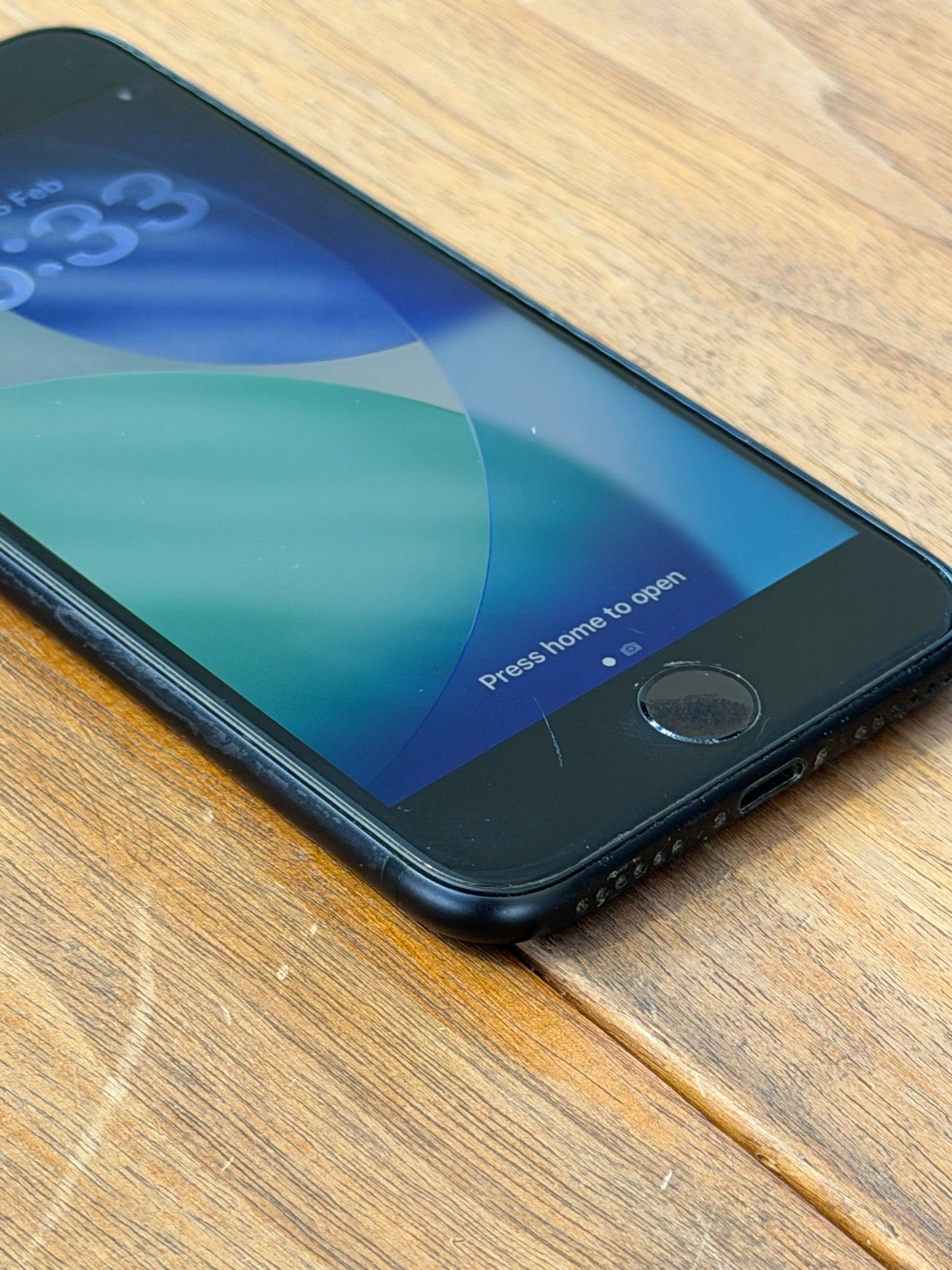 Pre-owned Apple iPhone SE2 (64GB Black) - A-grade