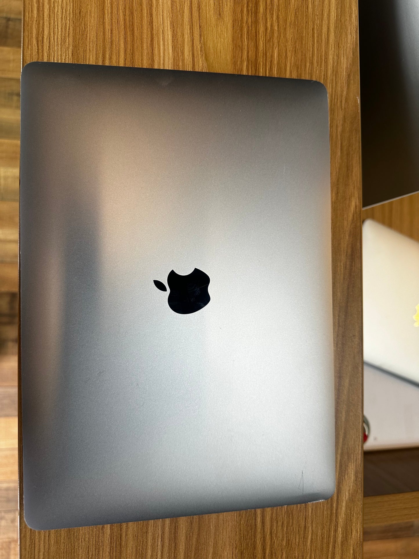 Pre-owned Apple 13" Macbook Pro i5 2019 Touchbar - A/B -grade