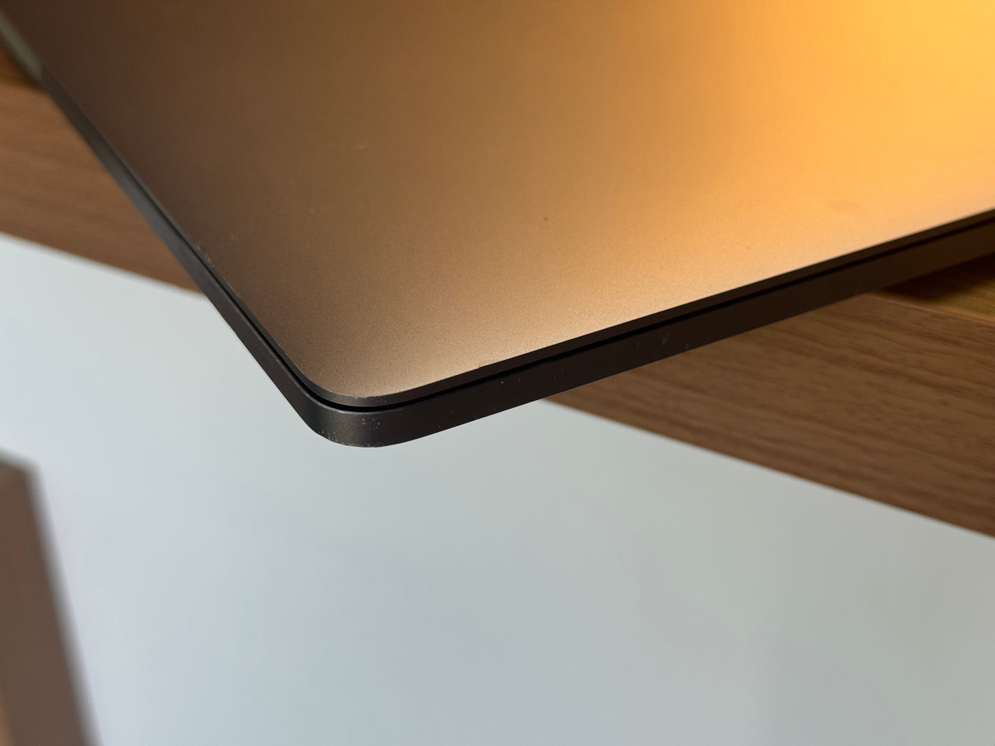 Pre-owned 15" Macbook Pro i7 2017 Touchbar - A/B-grade