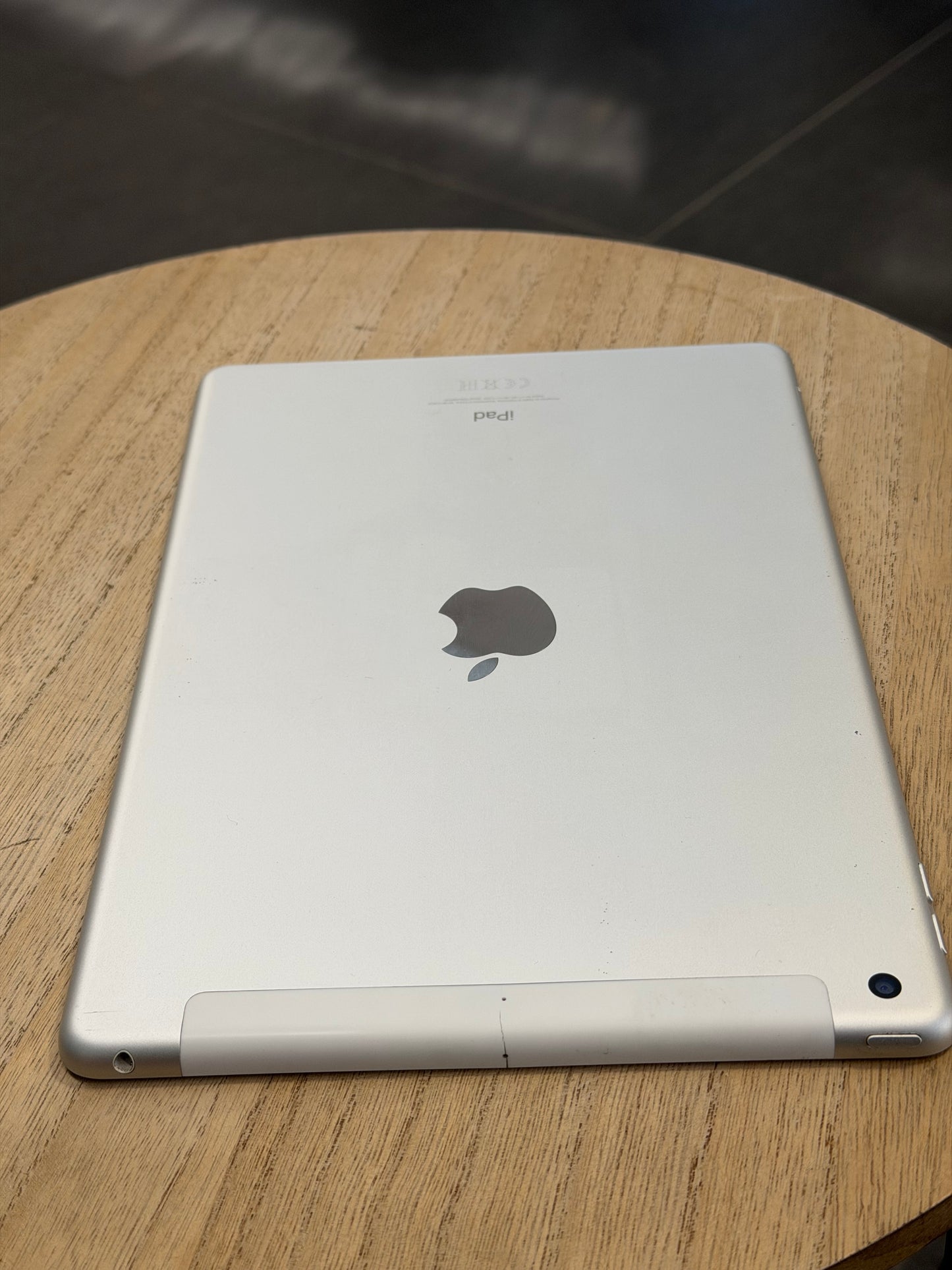 Pre-owned iPad 9th Gen (Wi-Fi &LTE, 64GB Silver) - A-grade