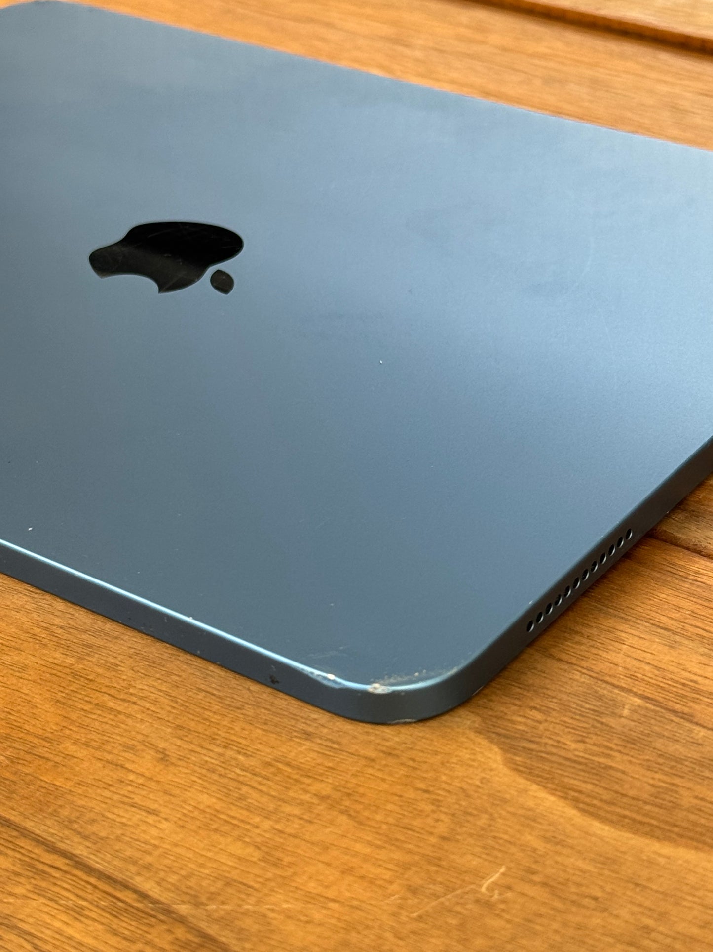 Pre-owned Apple 2022 iPad 10th gen 64gb Blue - A/B grade