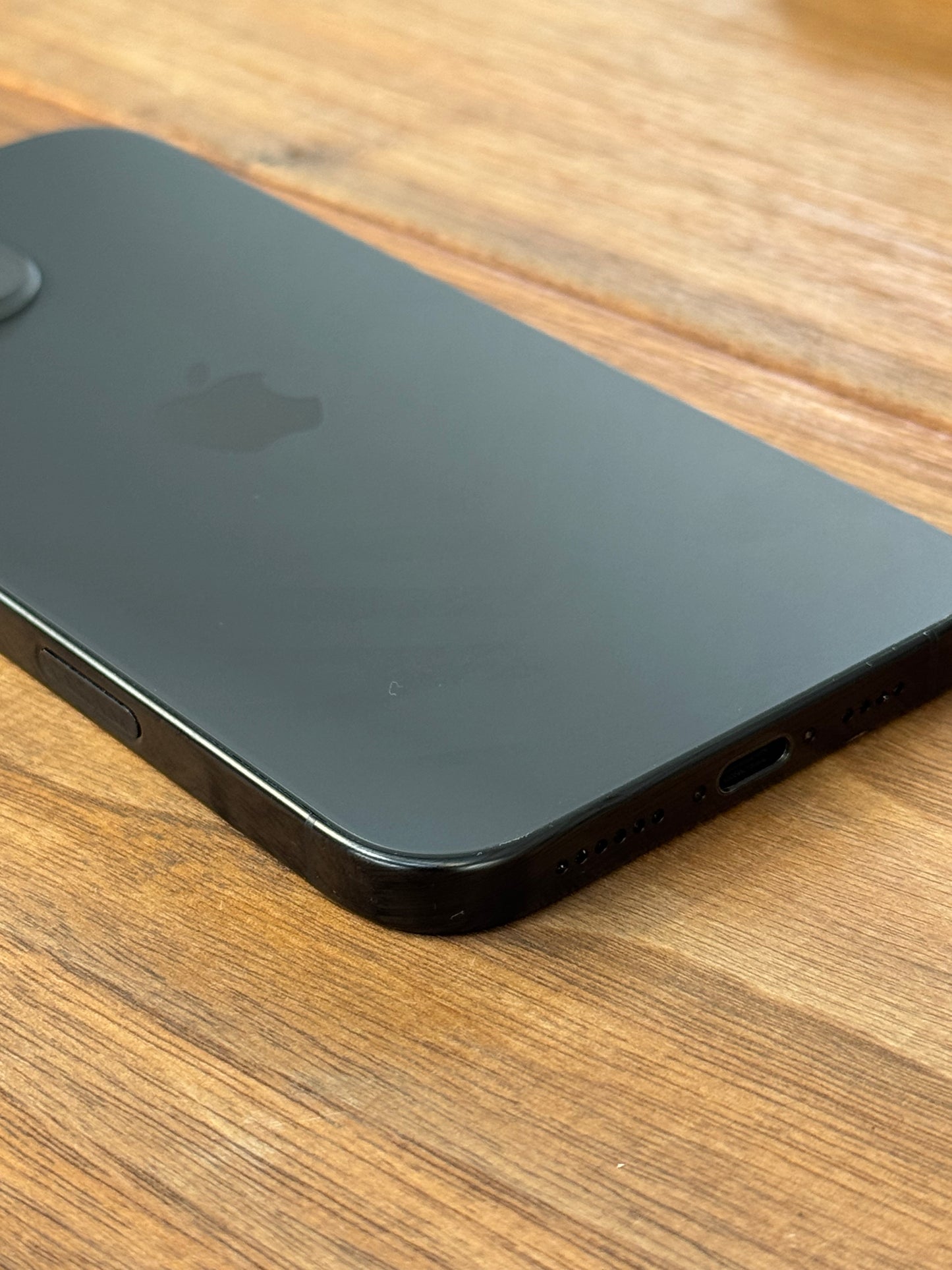 Pre-owned iPhone 15 Pro Max (256GB Black Titanium) - A-Grade