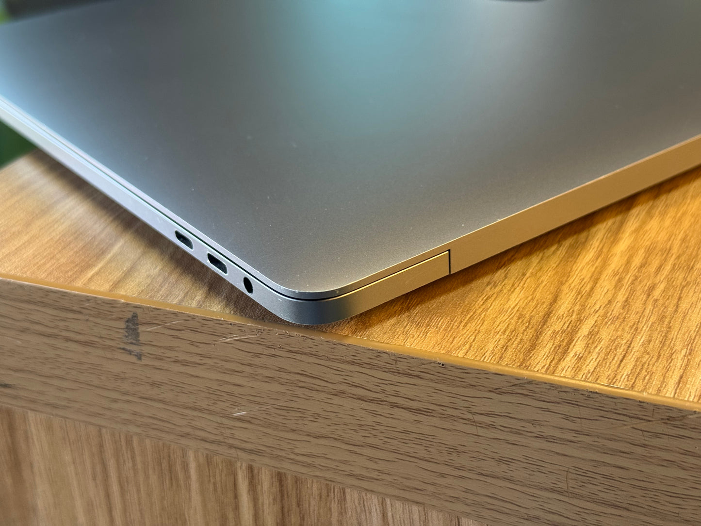 Pre-owned 15" Macbook Pro i7 2017 Touchbar - A/B-grade