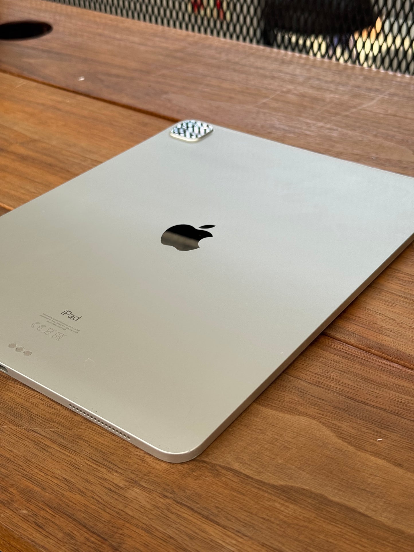 Pre-owned 12.9" iPad Pro (Wi-Fi, 128GB) 4th Generation - B-grade