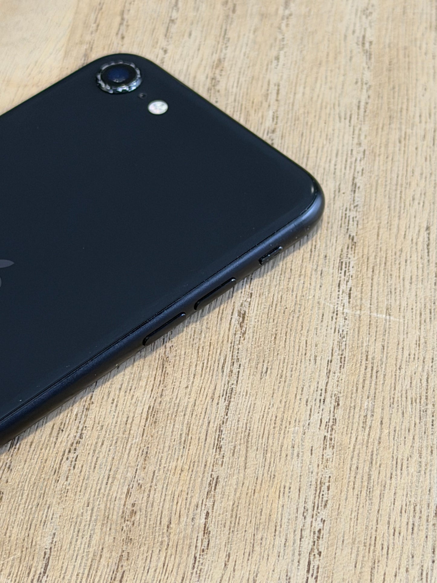 Pre-owned Apple iPhone SE2 (64GB Black, 2020) - A-grade