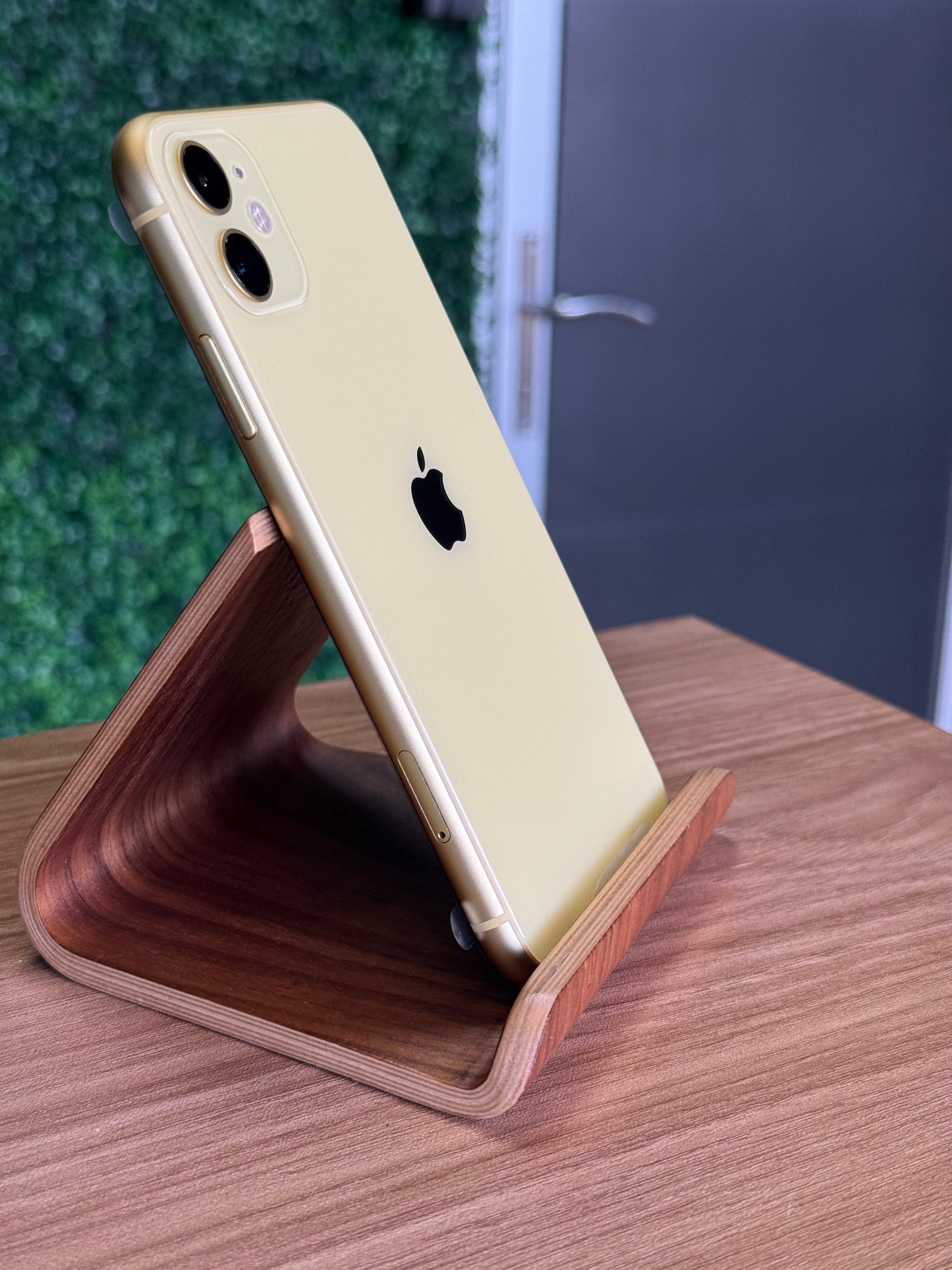 Pre-owned Apple iPhone 11 (64GB Yellow) - Like New Condition A++