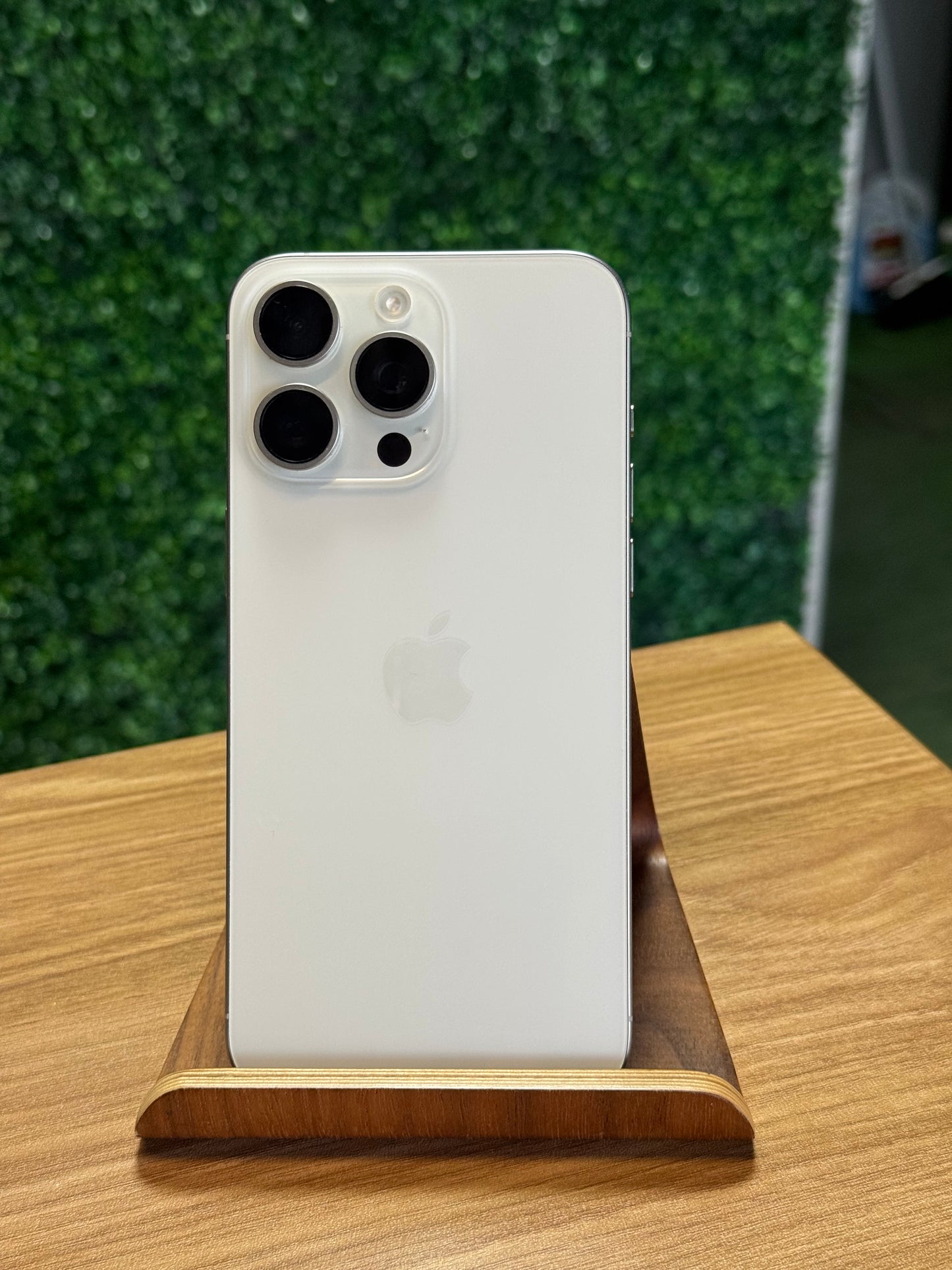 Pre-owned iPhone 15 Pro Max (256GB Natural Titanium) - A-Grade