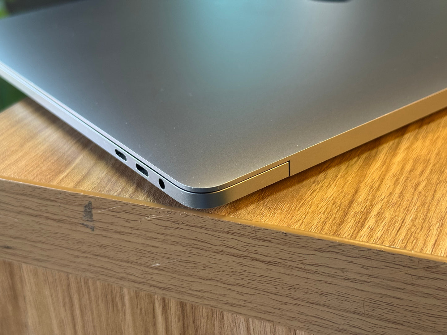 Pre-owned 15" Macbook Pro i7 2017 Touchbar - A/B-grade