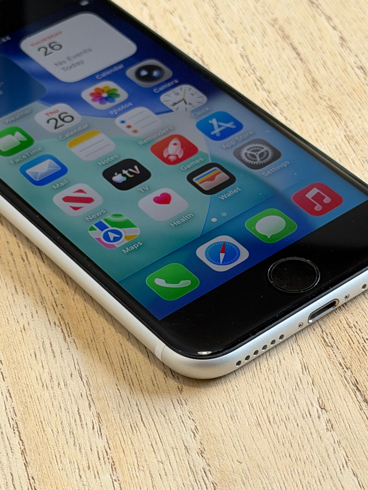 Pre-owned Apple iPhone SE2 (64GB White, 2020) - A-grade