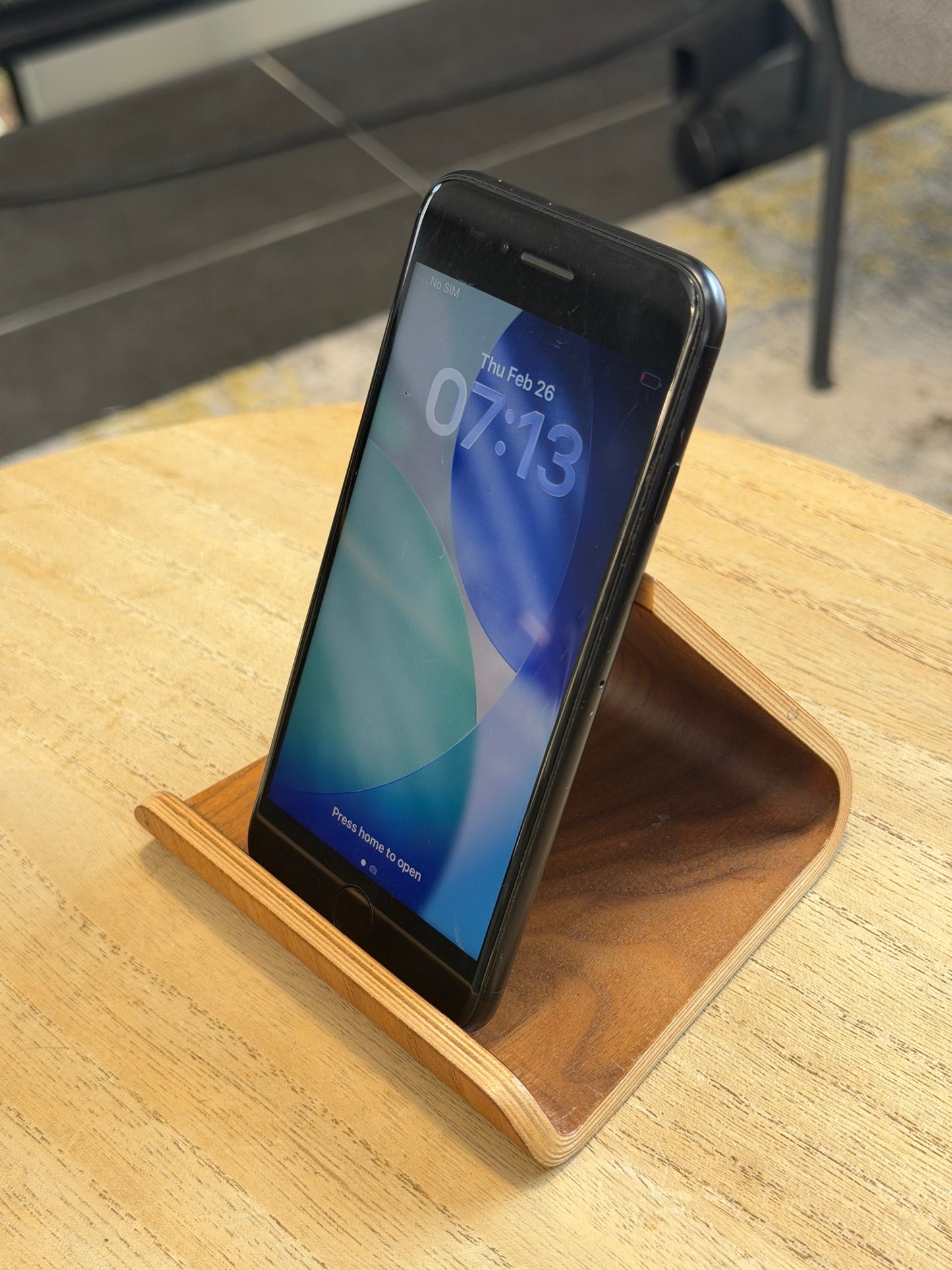 Pre-owned Apple iPhone SE2 (64GB Black, 2020) - B-grade