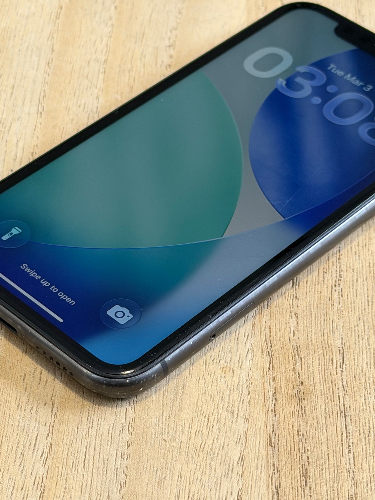 Pre-owned Apple iPhone 11 (64GB Black) - B-grade