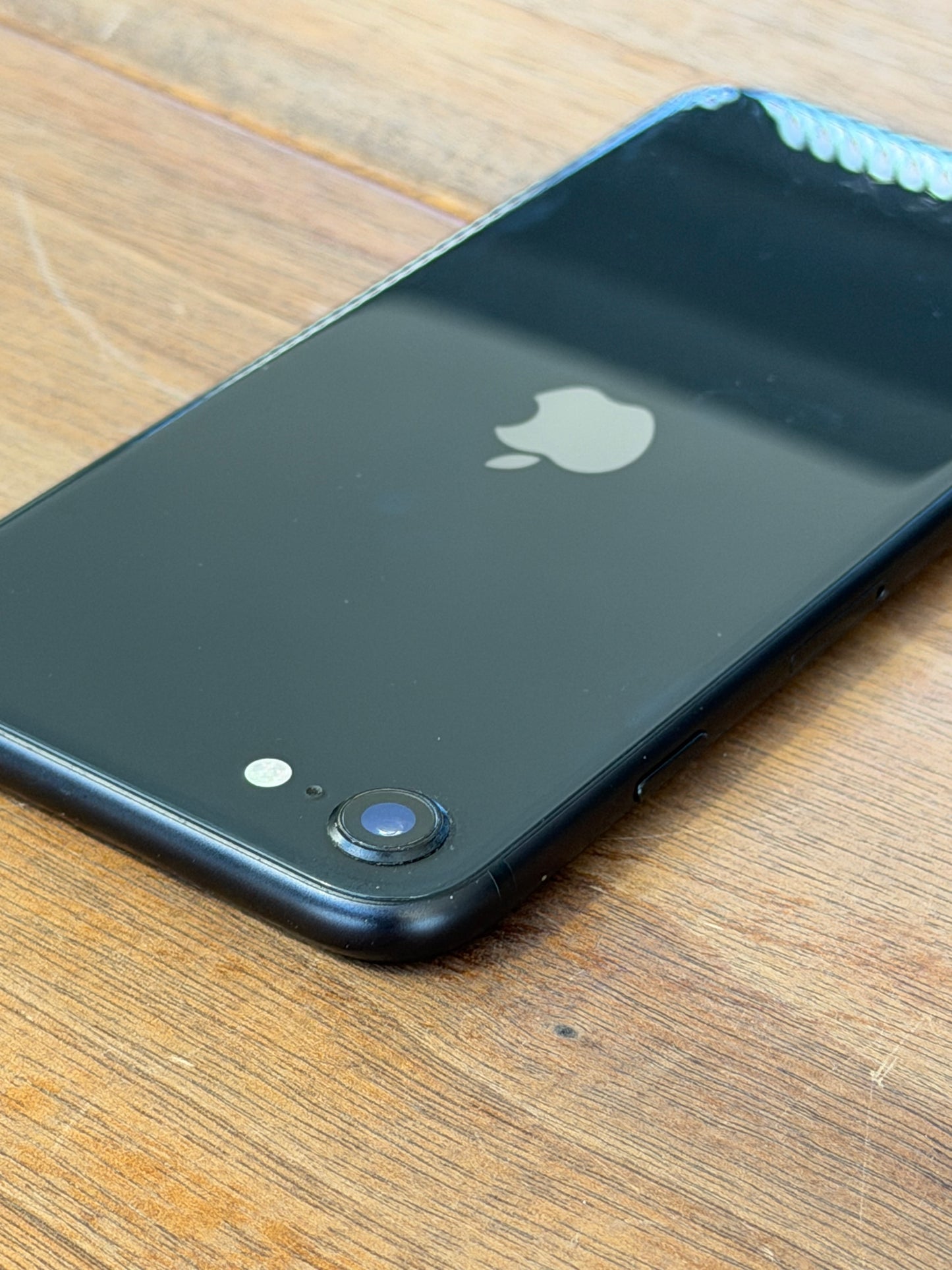 Pre-owned Apple iPhone SE2 (64GB Black) - A-grade