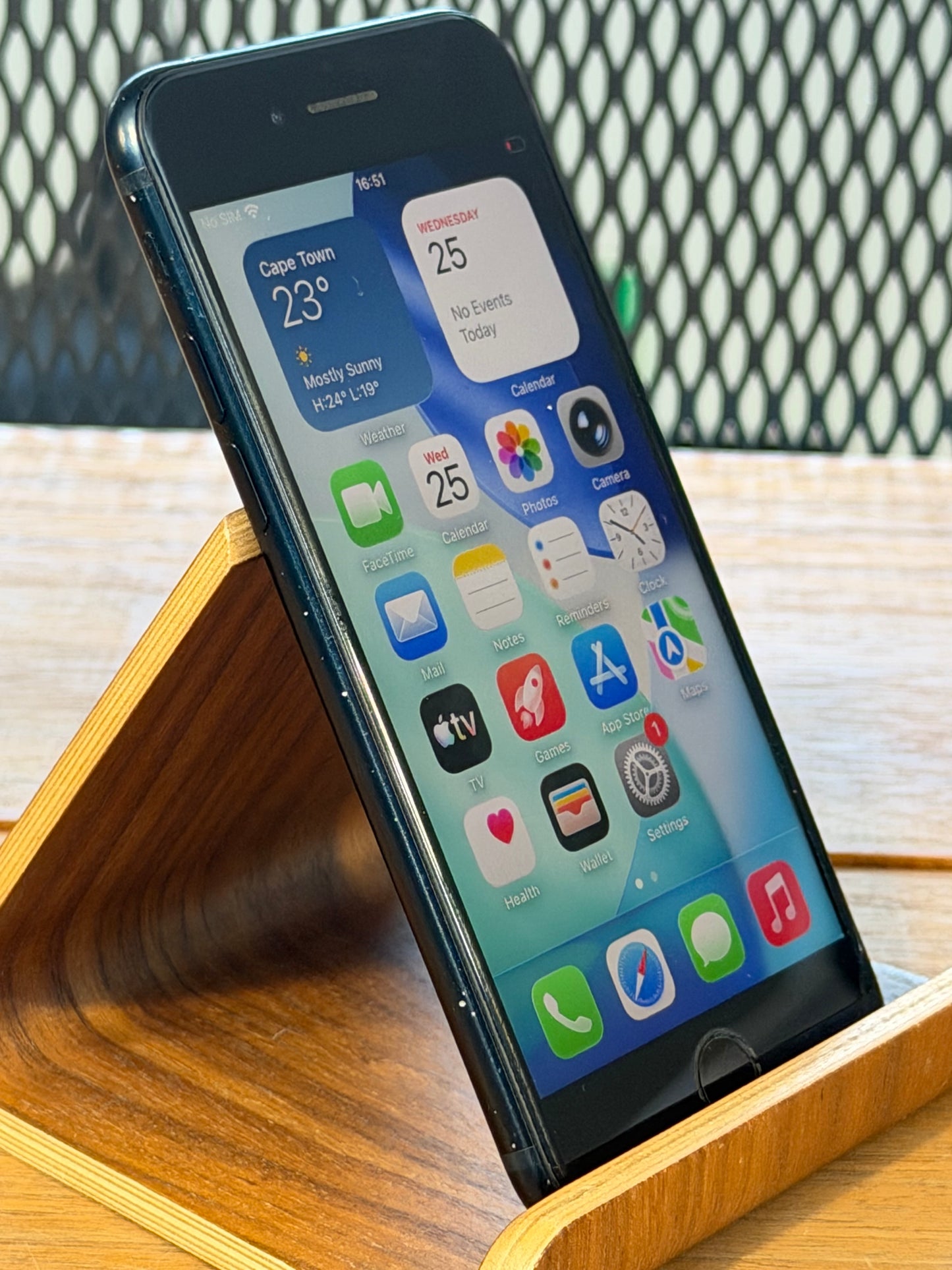 Pre-owned Apple iPhone SE3 (64GB Black, 2022) - A-grade