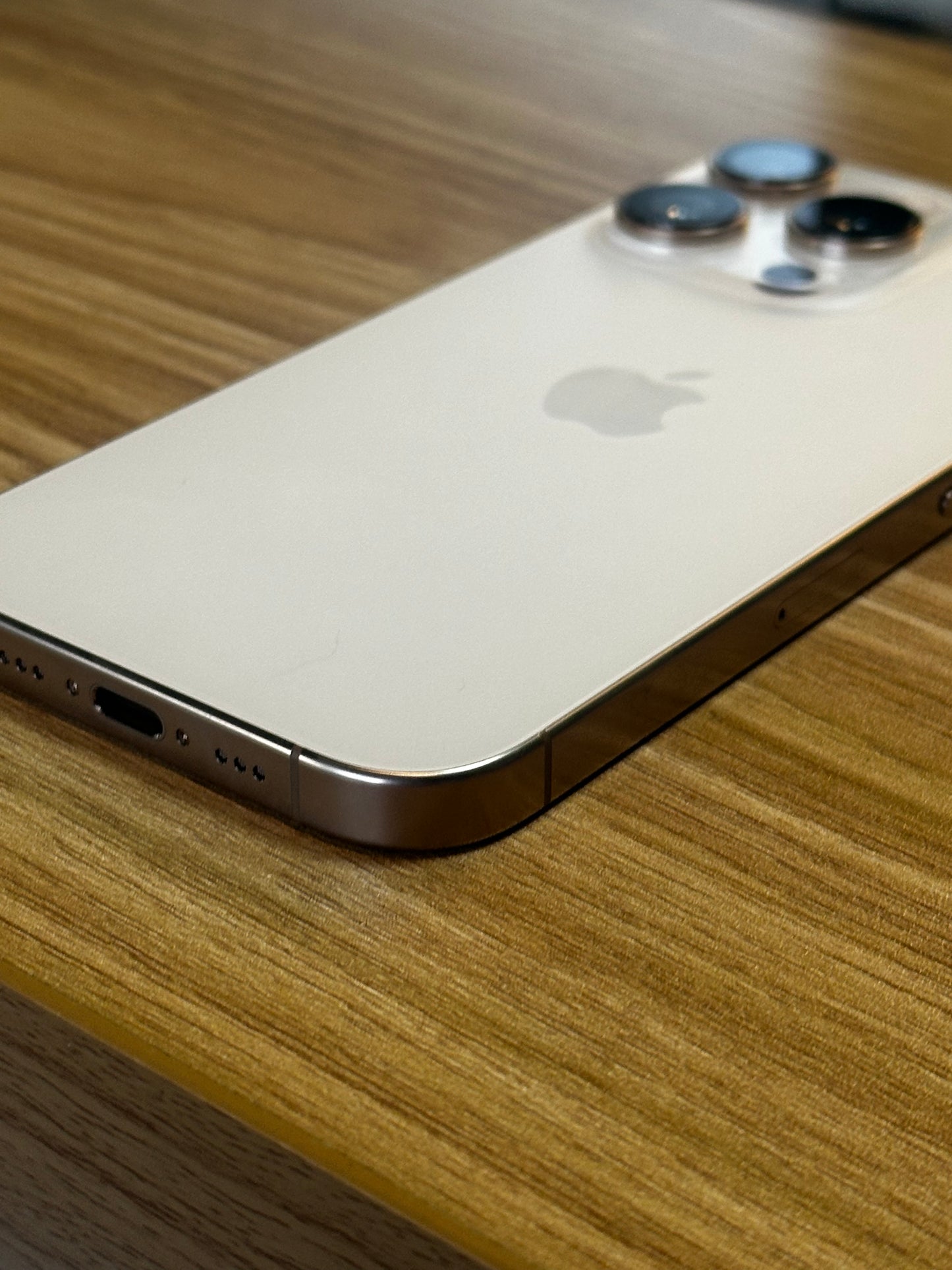 Pre-owned  iPhone 16 Pro (256gb, Desert Titanium)  - A-grade