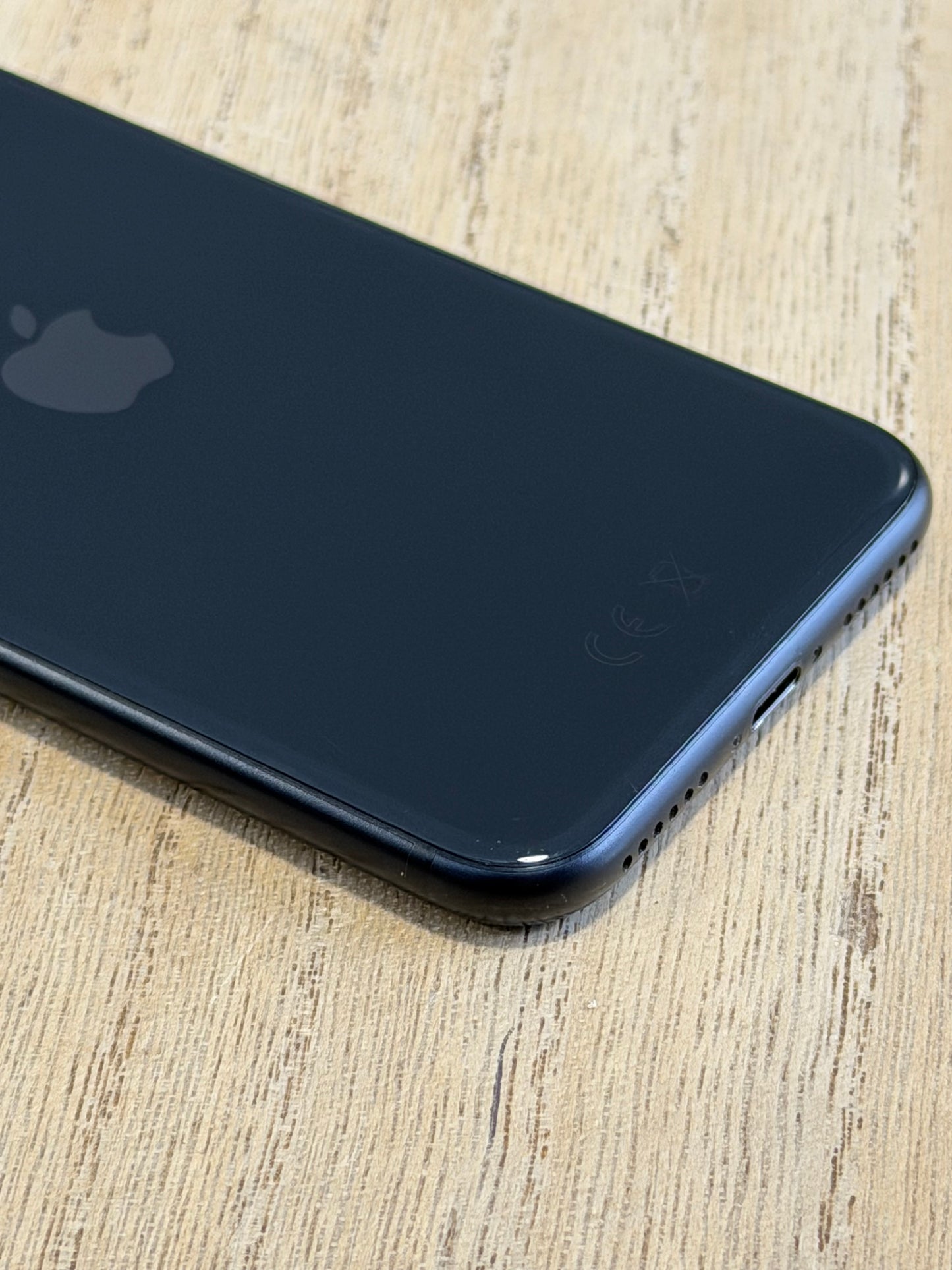 Pre-owned Apple iPhone SE2 (64GB Black, 2020) - A-grade