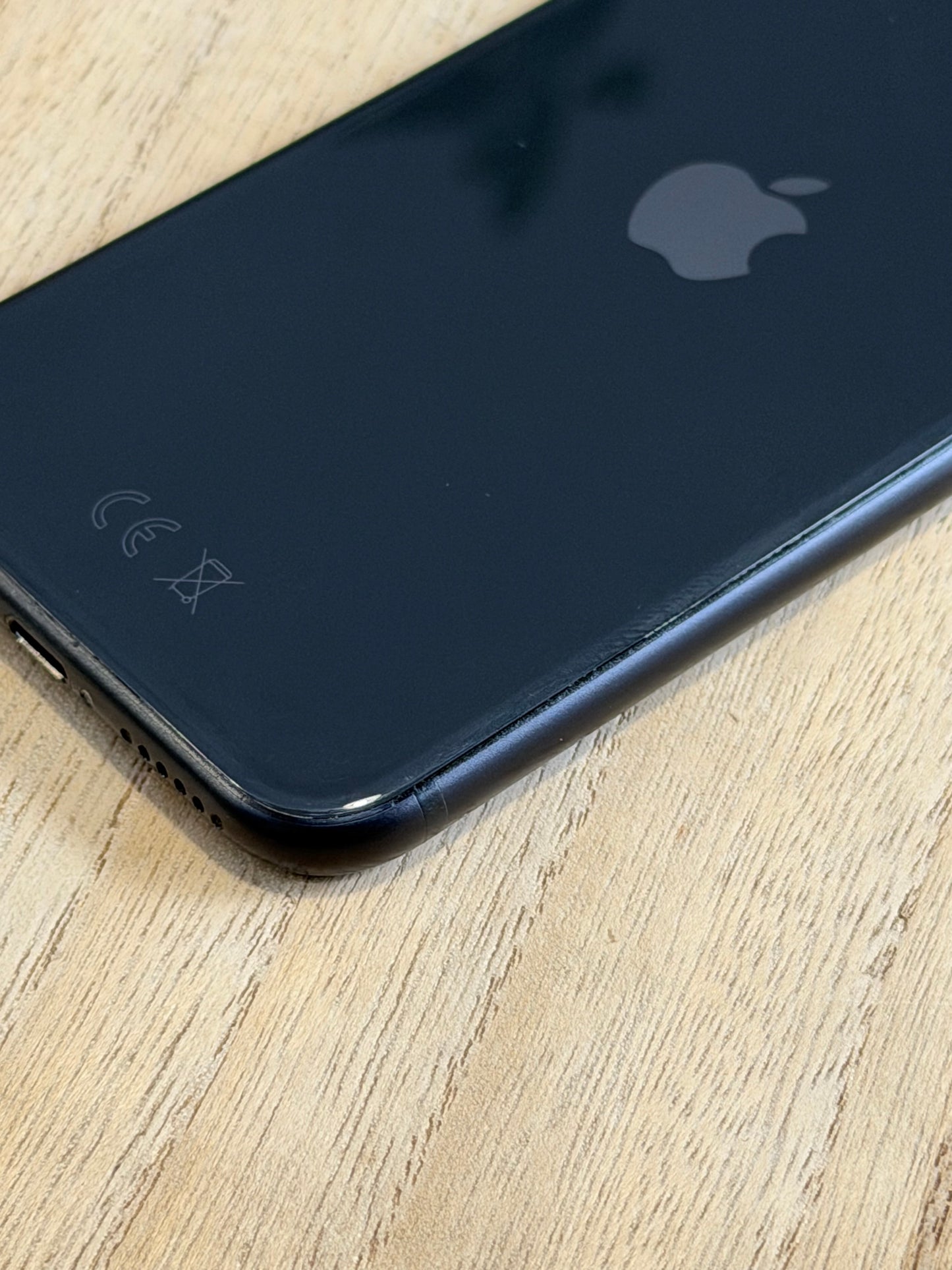 Pre-owned Apple iPhone SE2 (64GB Black, 2020) - A/B-grade