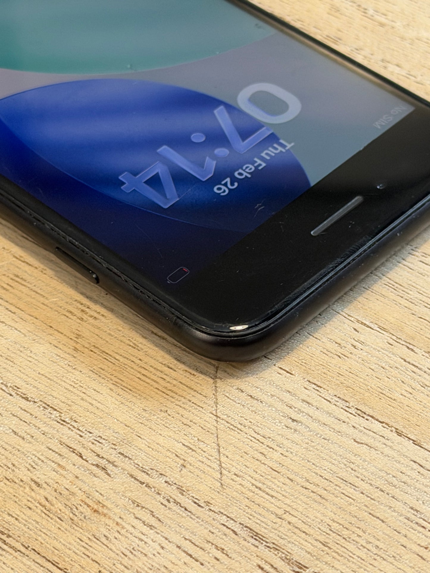 Pre-owned Apple iPhone SE2 (64GB Black, 2020) - B-grade