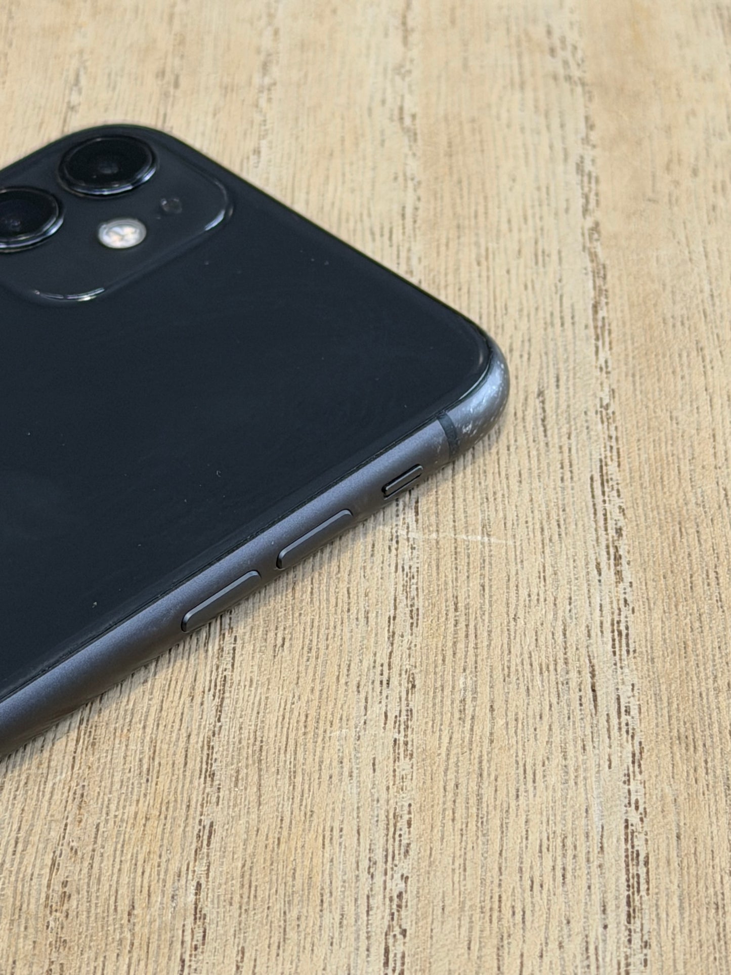 Pre-owned Apple iPhone 11 (64GB Black) - B-grade