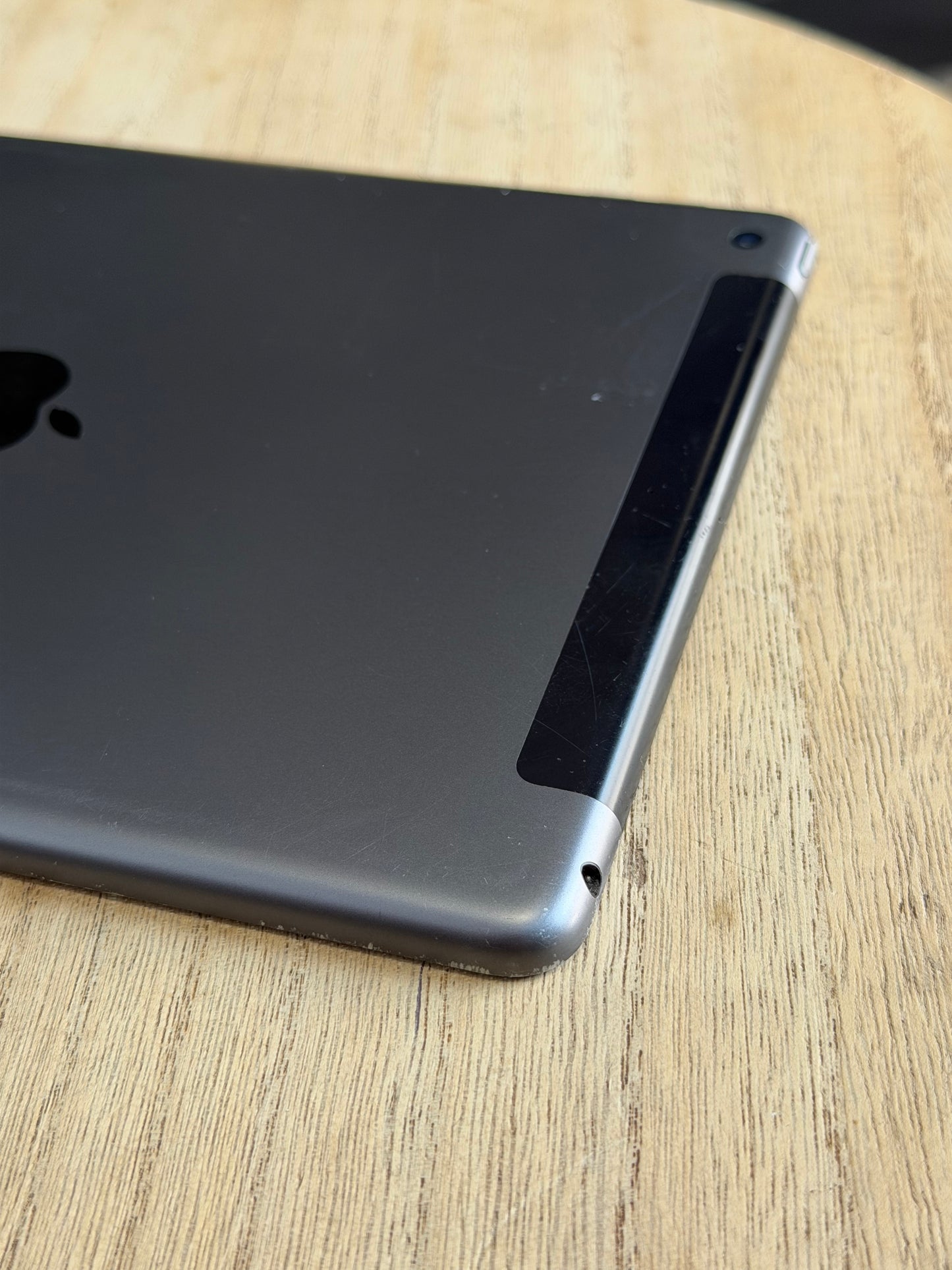 Pre-owned 10.5" iPad 9th Gen (Wi-Fi & LTE, 64GB, Space Grey) - A-grade