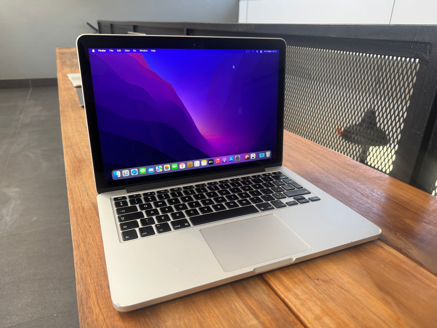 Pre-owned Apple 13" Macbook Pro i5 (2015, 256gb) - B-grade