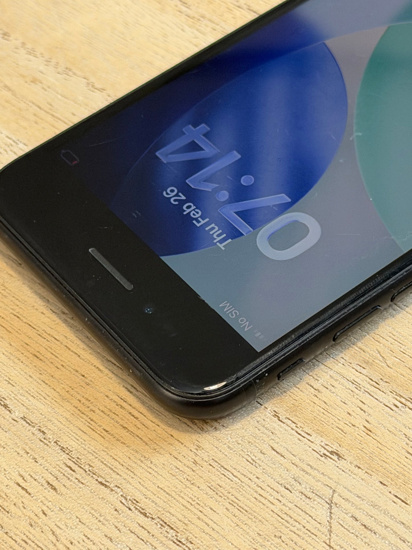 Pre-owned Apple iPhone SE2 (64GB Black, 2020) - B-grade